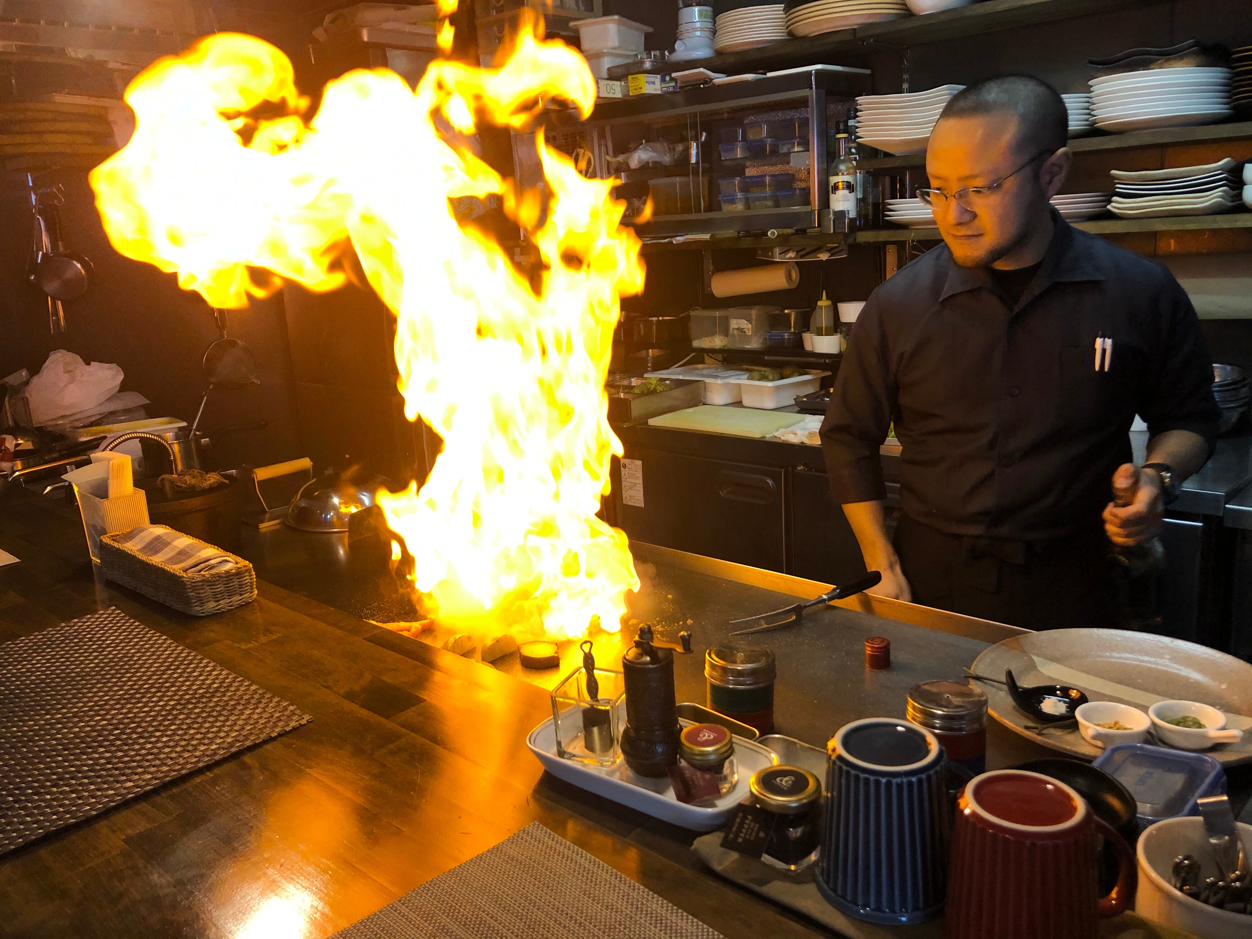 您也可以在Steakhouse Tino欣賞表演♪