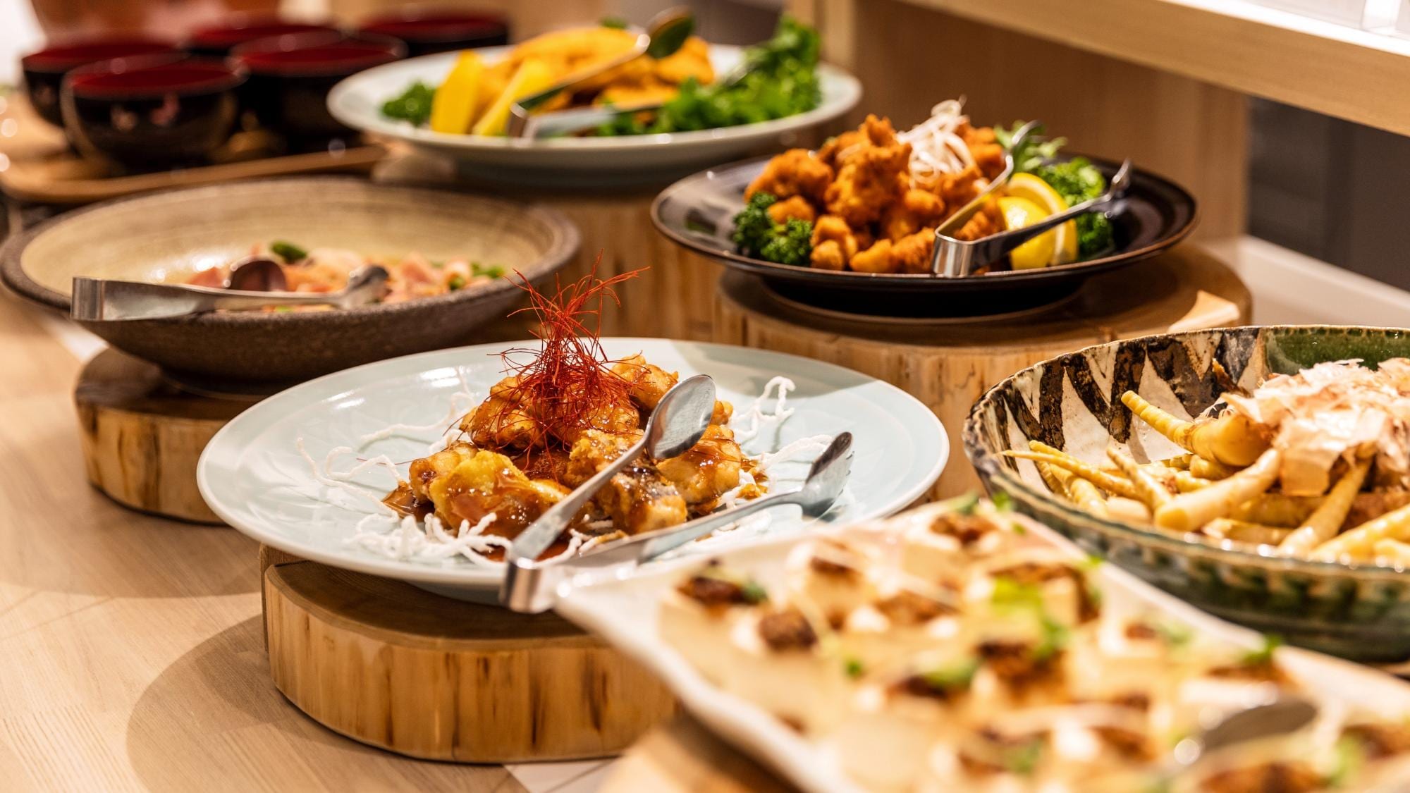 At the buffet venue, you can eat all-you-can-eat standard menus and local dishes!