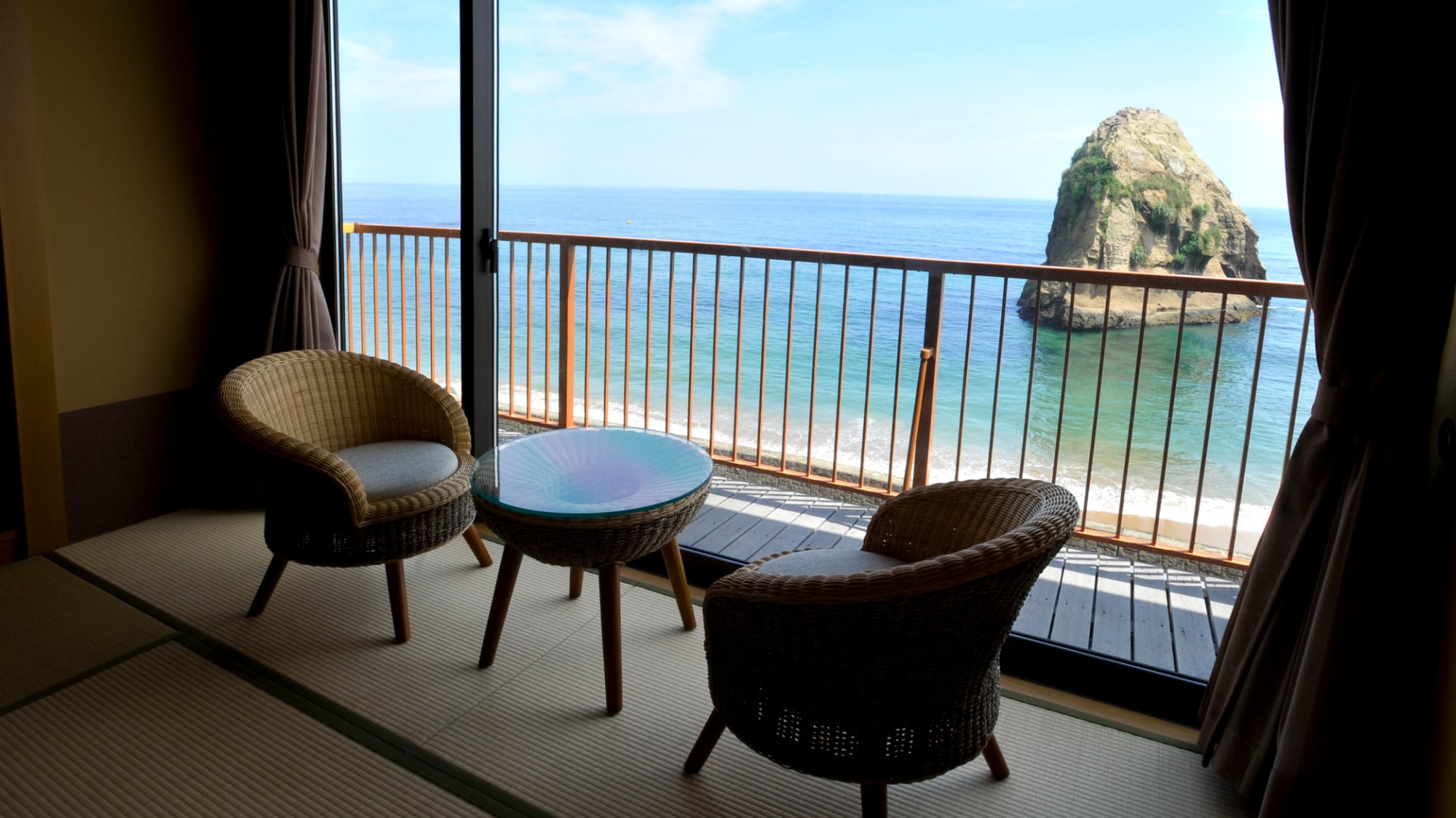 This is the view from the 8 tatami Japanese-style room. You can enjoy the view of the sea and Futatsujima from each room.