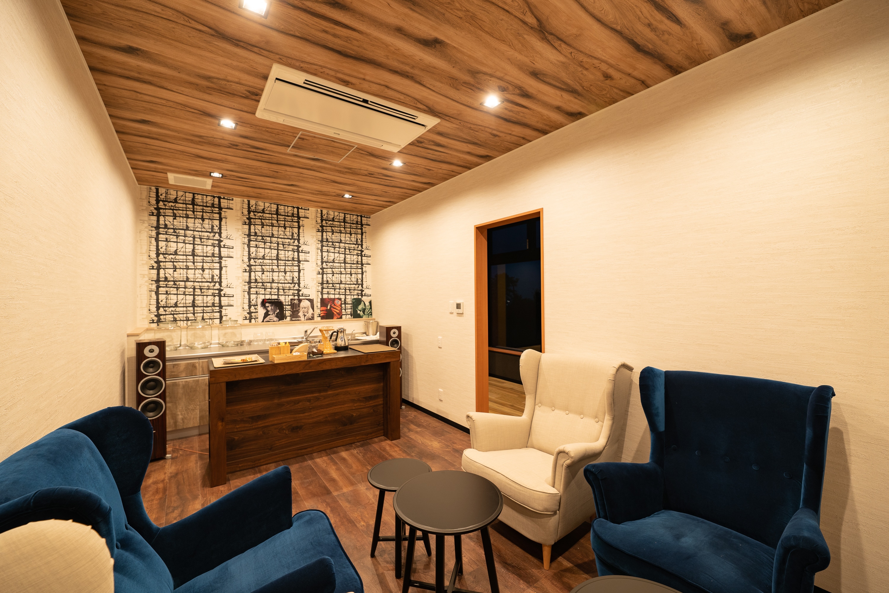 [1st floor coffee shop]