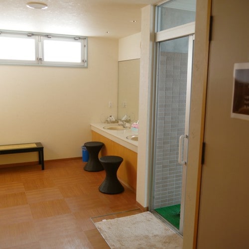 [Large communal bath] Dressing room