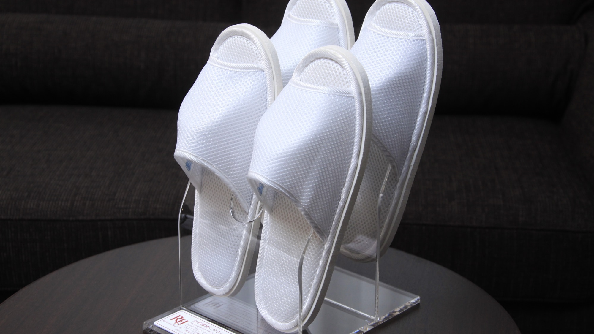 [Room equipment slippers]