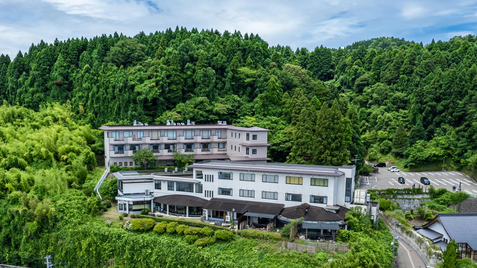 ～灘浦溫泉元湯石波風白天外觀～
