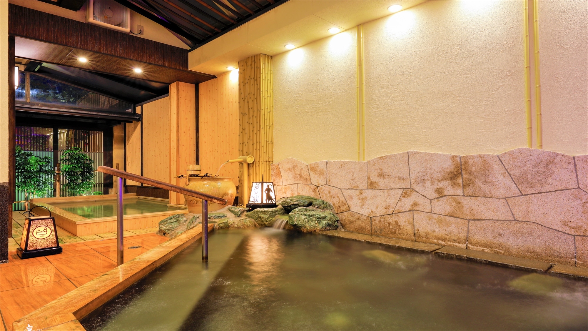 It is an artificial hot spring whose source is Komei stone.