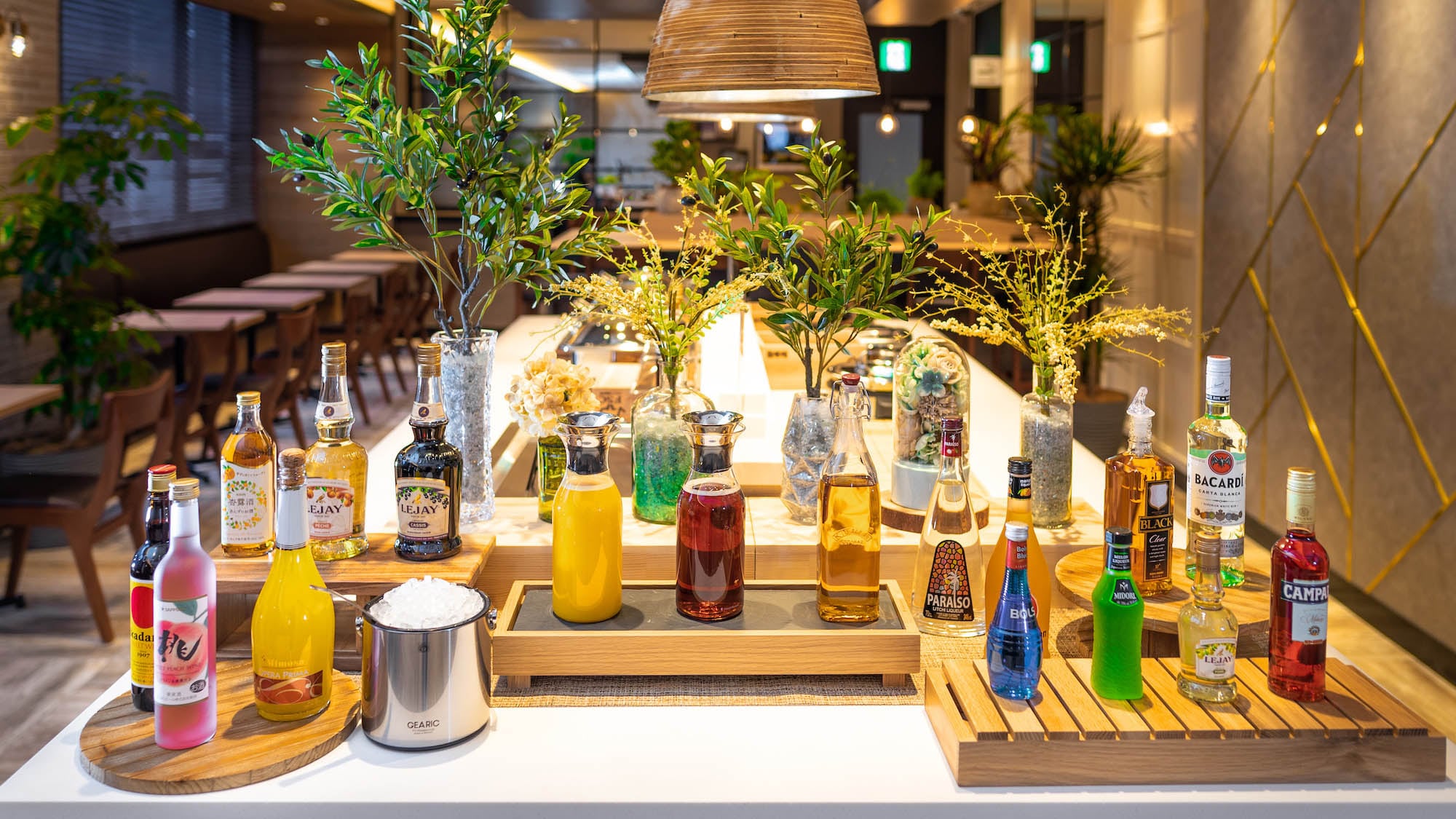 ソフトドリンクや種類豊富なお酒をご用意しております