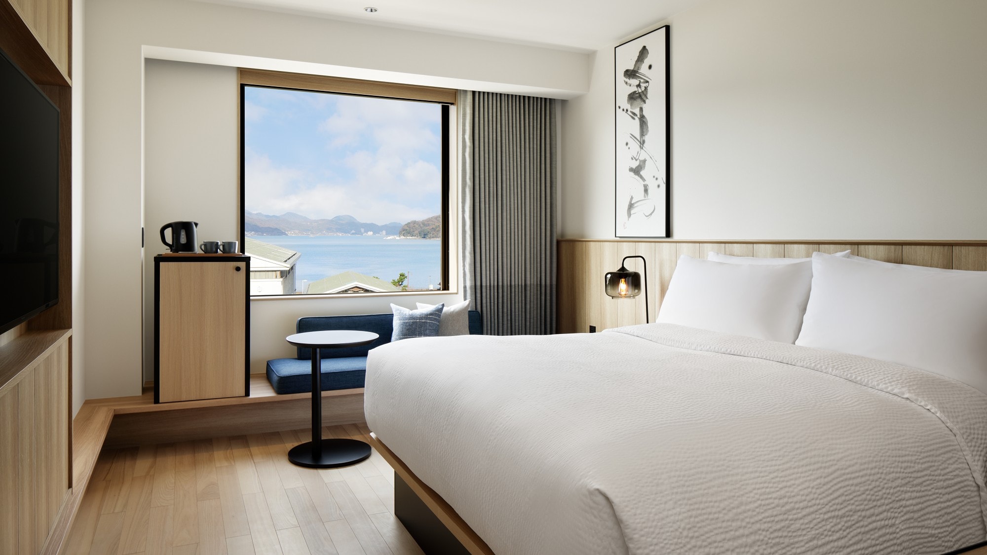 King Room: 25 square meters, non-smoking, bed width 180 cm. Relax in a simple yet warm space.