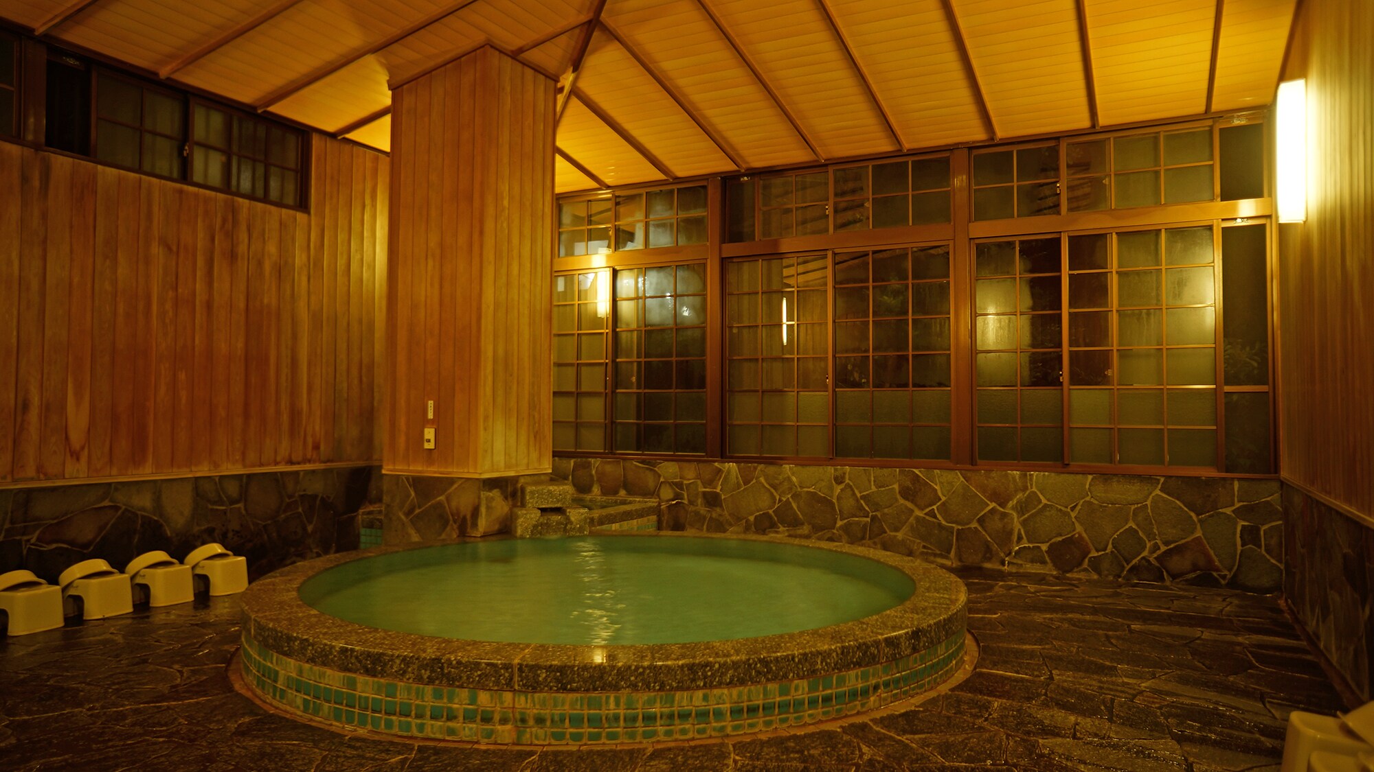 [Niju no Yu] ห้องอาบน้ำในร่ม (ห้องอาบน้ำชาย) พร้อมน้ำพุร้อนธรรมชาติ