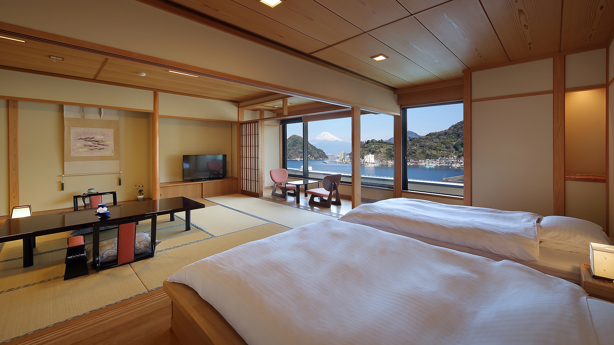 Japanese-Western room with half open-air bath, 12 tatami mats "Flower/Sea"