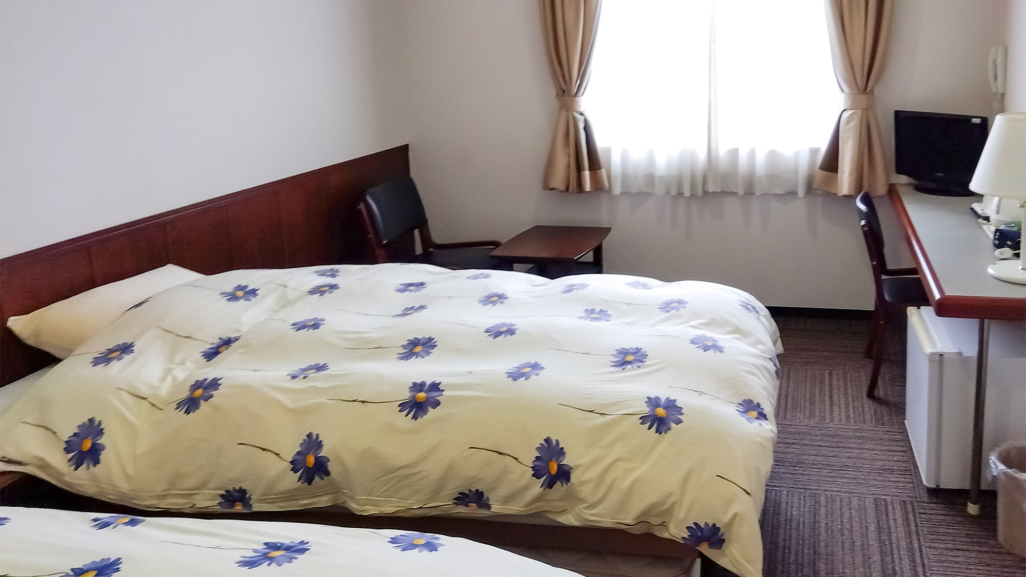 ・Western-style twin room/bright and sunny room