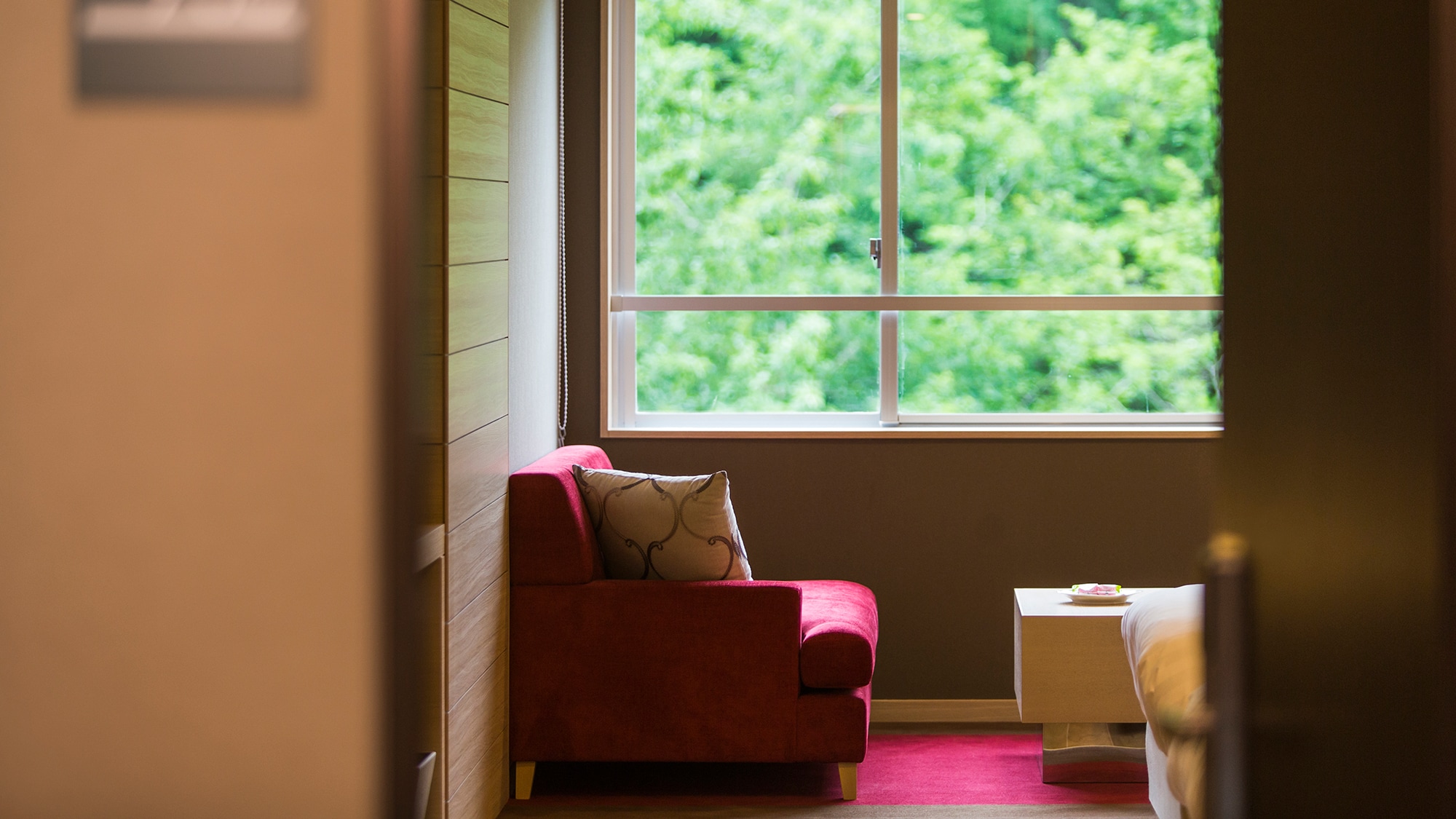 [Ladies' Room] A pop interior that tickles the feminine heart. Feel the nature and enjoy a relaxing time.