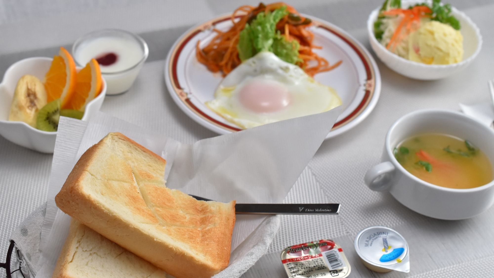 ◆Choose your breakfast: Western style - thick cut toast.