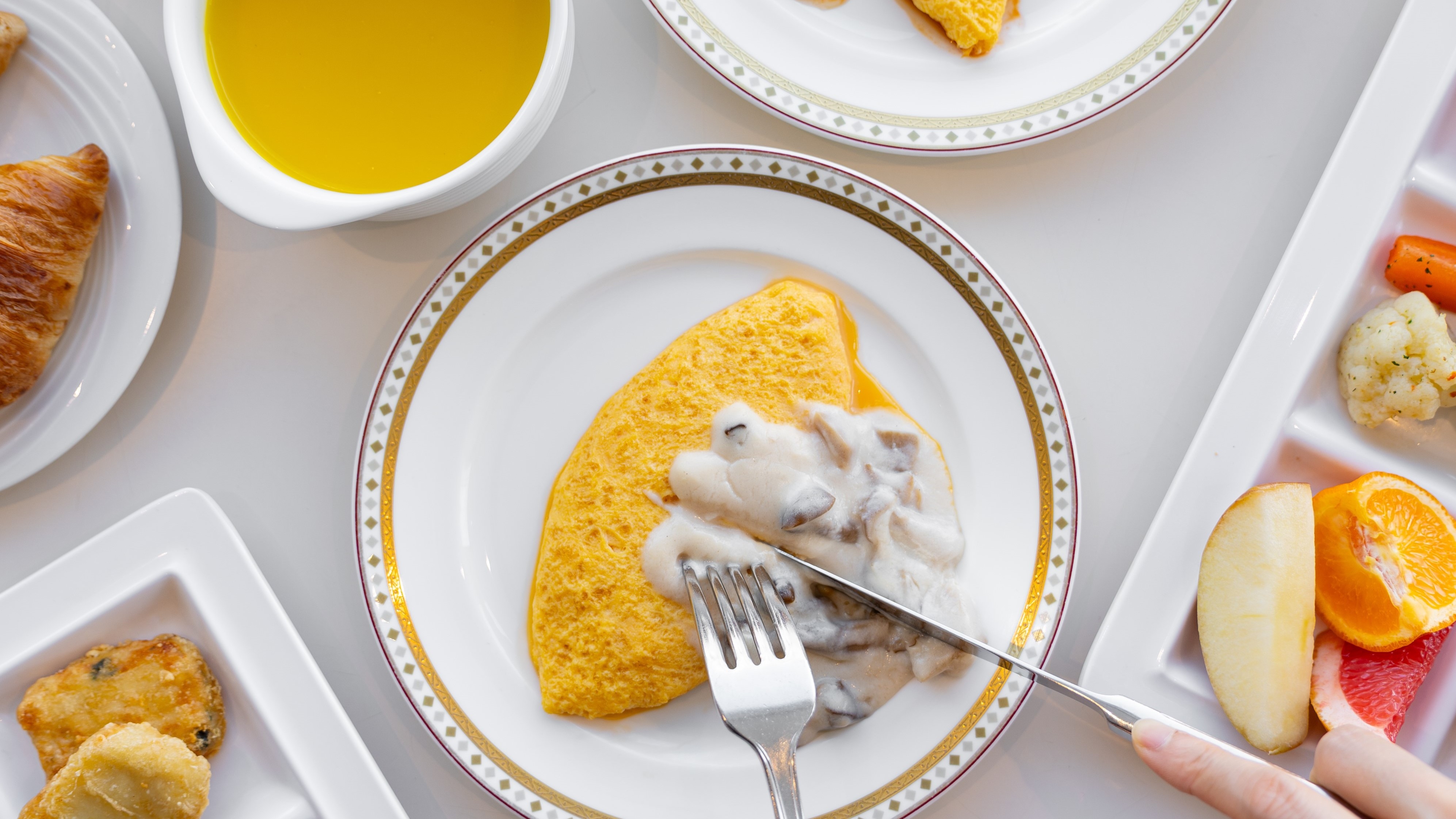 Bữa sáng (hình ảnh) Bữa sáng tự chọn gồm các món ăn Nhật Bản và phương Tây sử dụng nguyên liệu địa phương, bao gồm cơm Koshihikari từ Minamiuonuma. Mang đi cũng có thể.