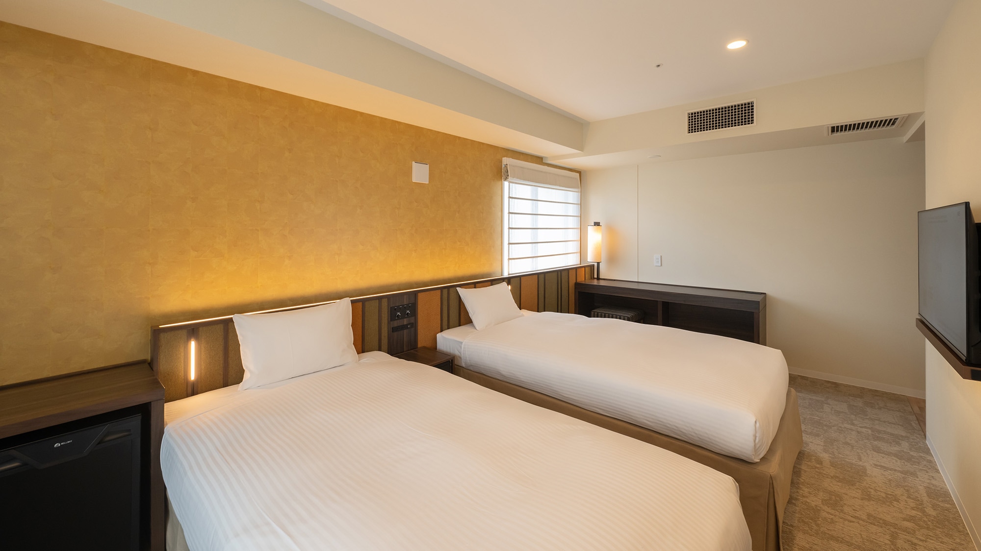 [Deluxe Twin] Accommodates up to four people and is recommended for families and groups.
