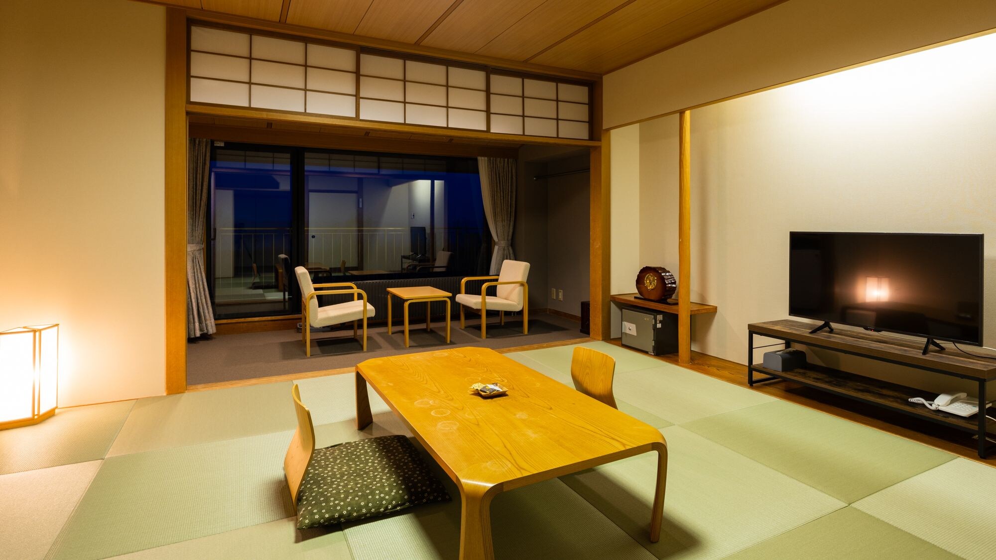 Kamar bergaya Jepang (dua kamar, 10 tikar tatami dan 4,5 tikar tatami) dengan beranda dan toilet [bebas rokok]