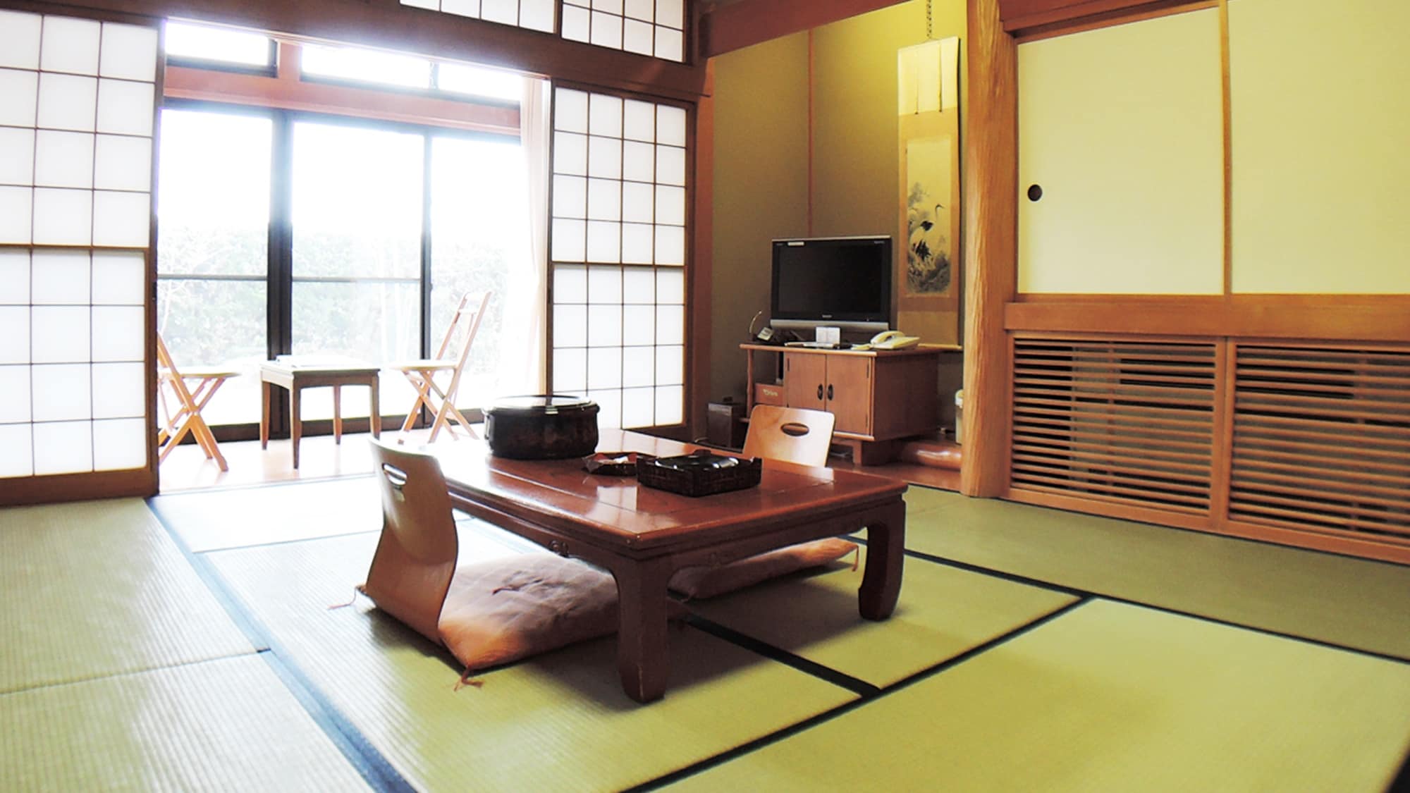 *[Room] A purely Japanese-style room that can accommodate up to four people.