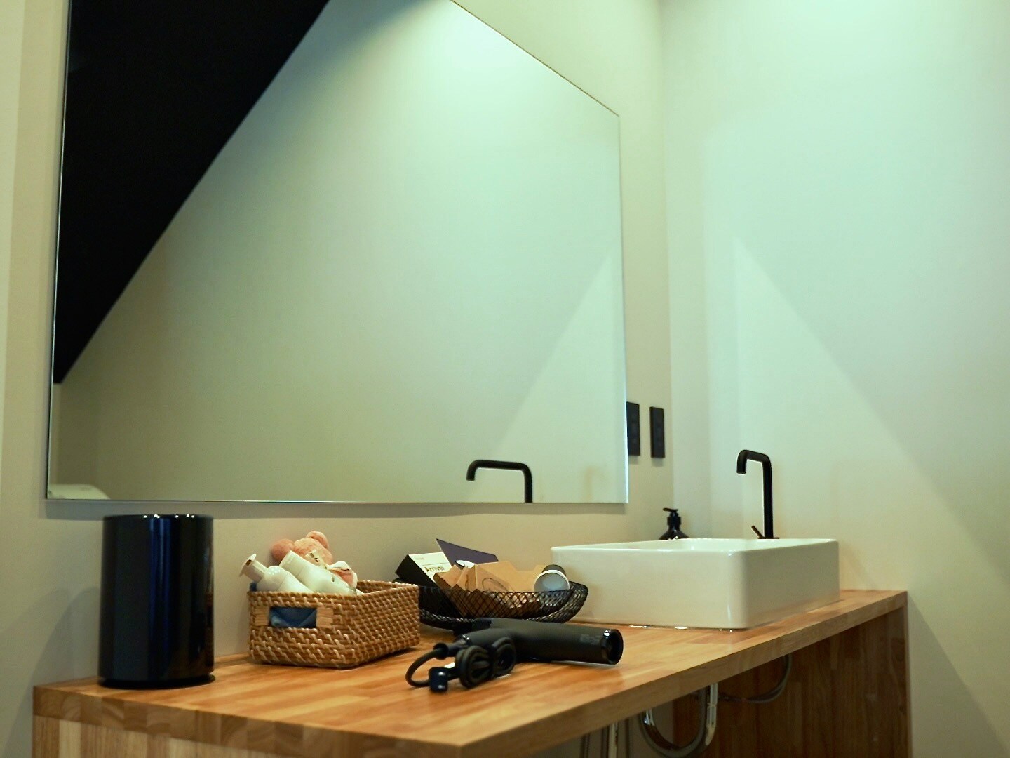 ROOM 2F (Western-style room) (Powder room)