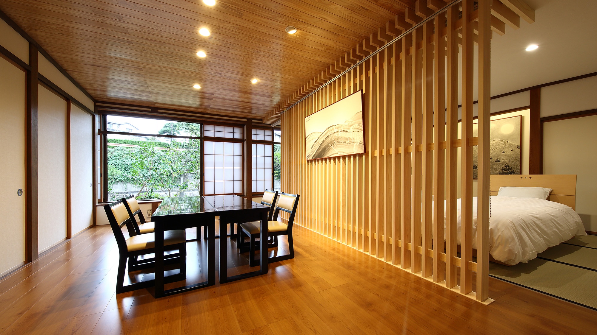 [Hagi no Ma] Japanese-Western room with bed, 21 tatami mats
