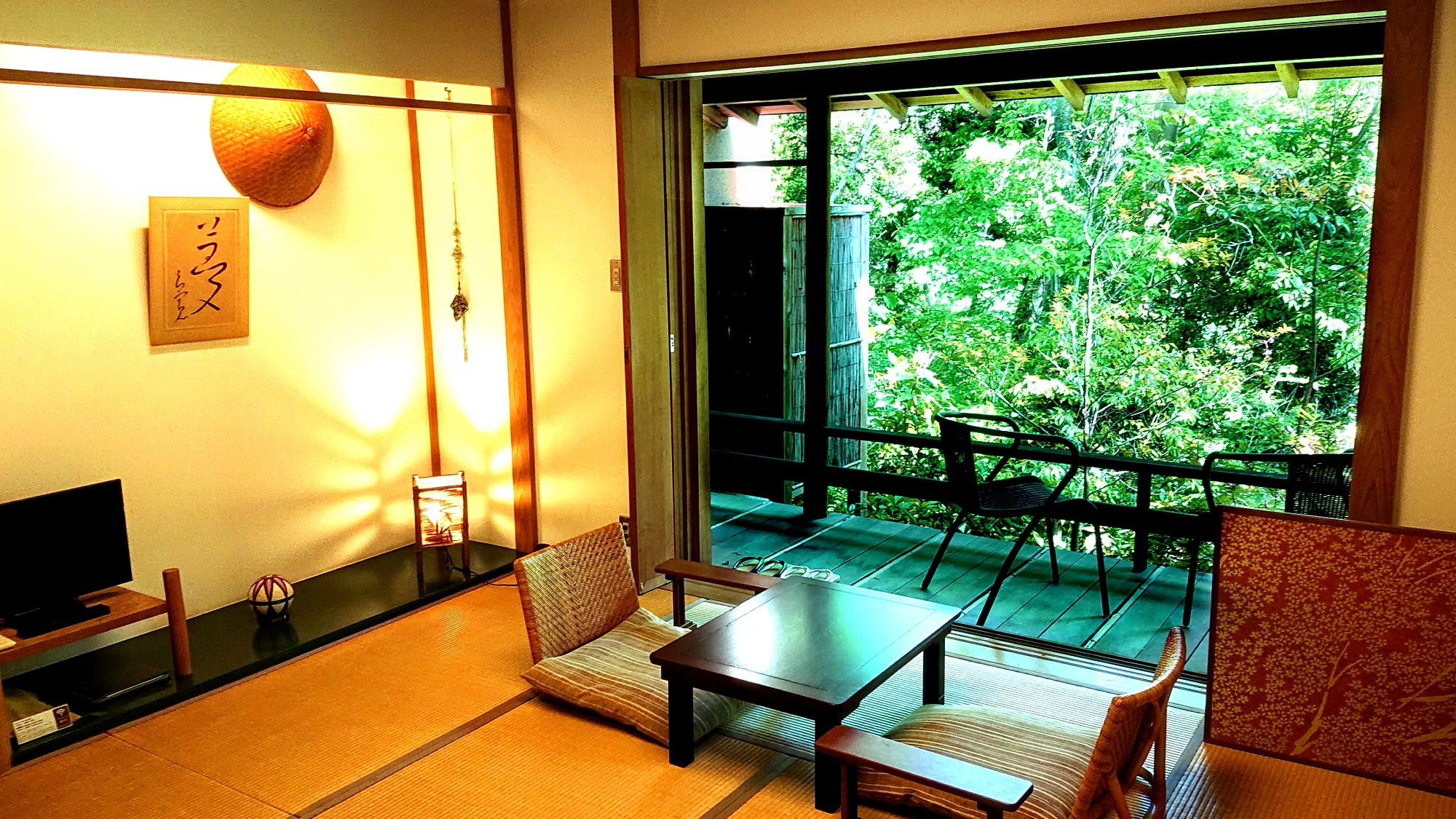 ◆ Small Japanese-style room in the wind building