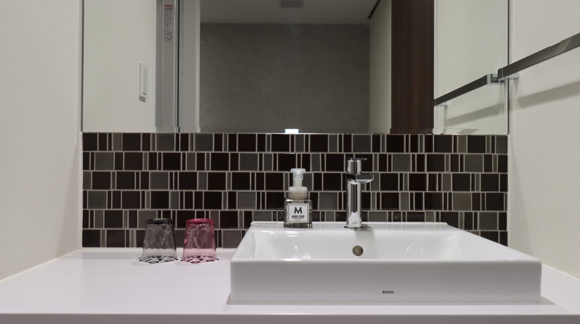 Deluxe twin bathroom