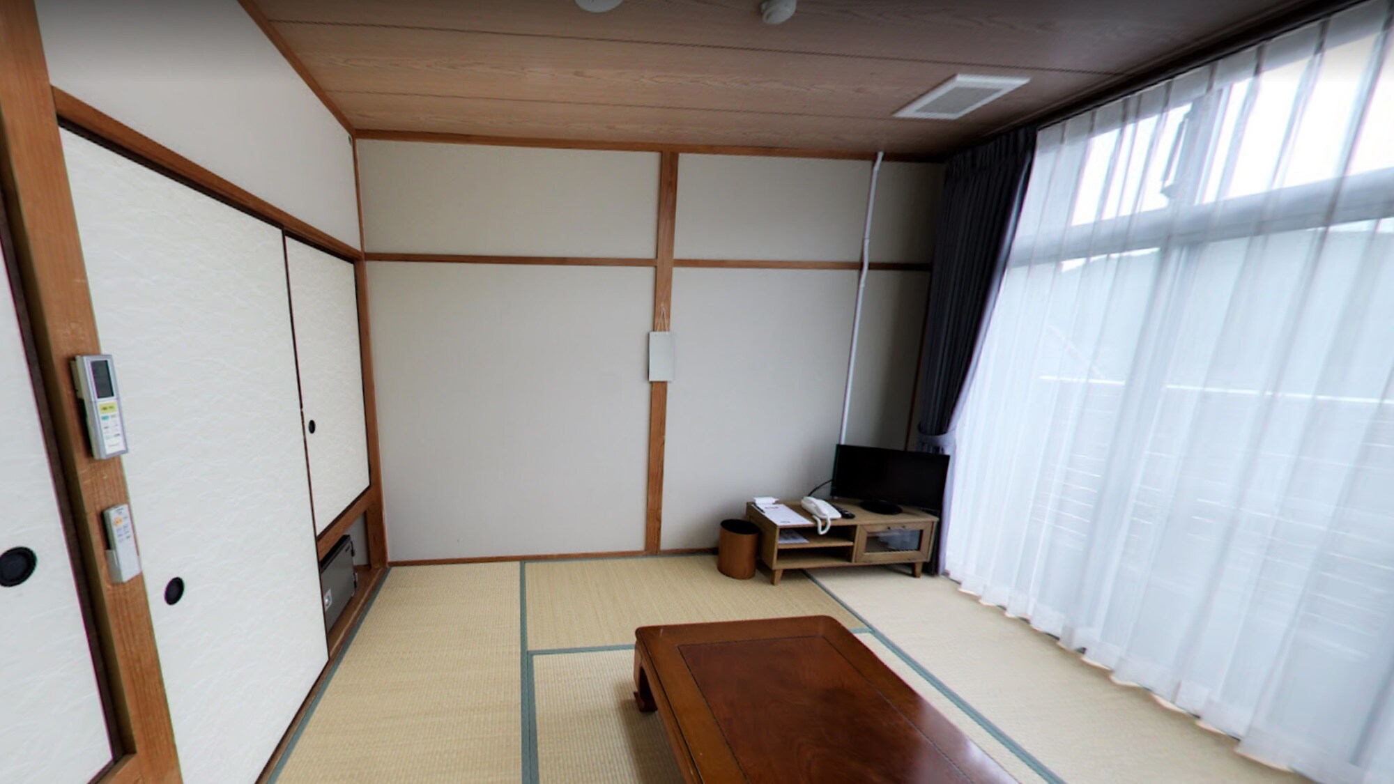 [Example of an 8-tatami Japanese-style room] A simply designed Japanese-style room.