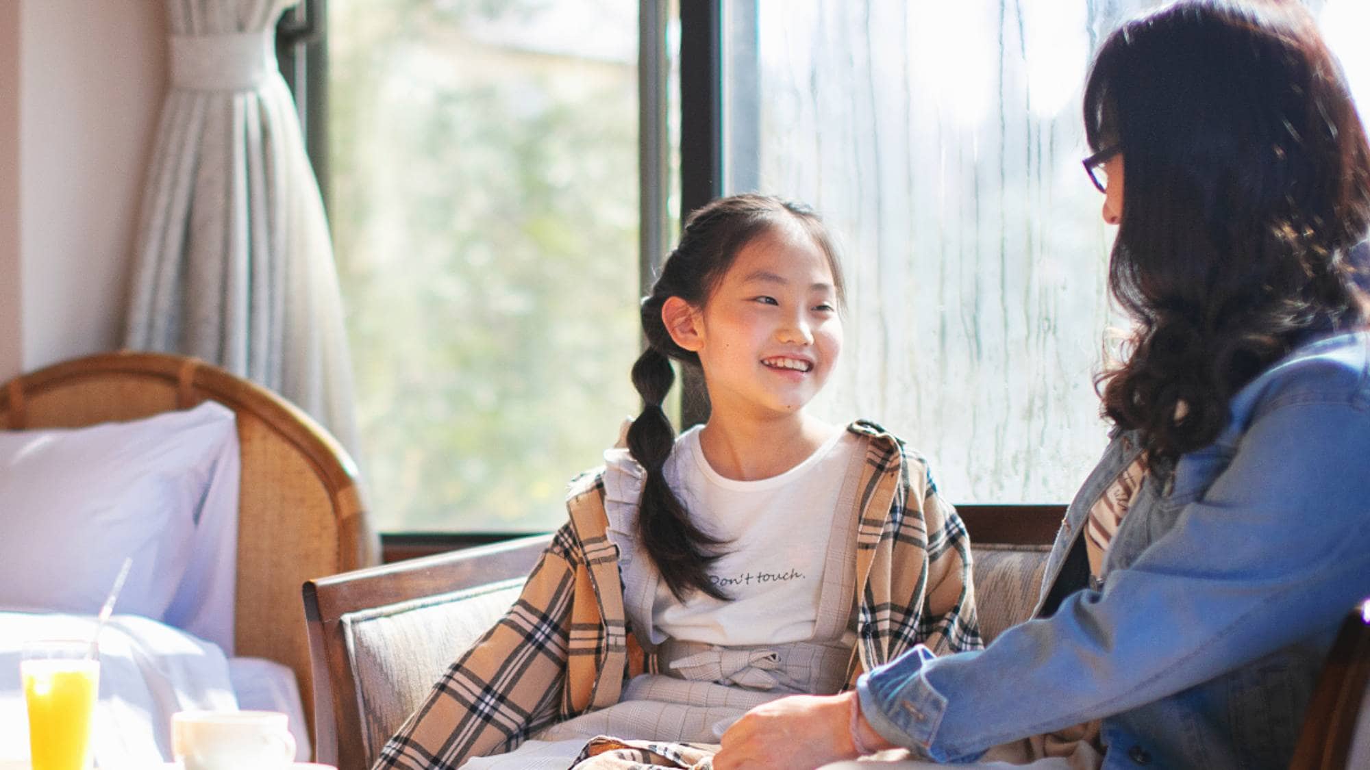 "It was fun today ♪" "What should I do tomorrow ♪" Slowly chatting with your family in your room ♪