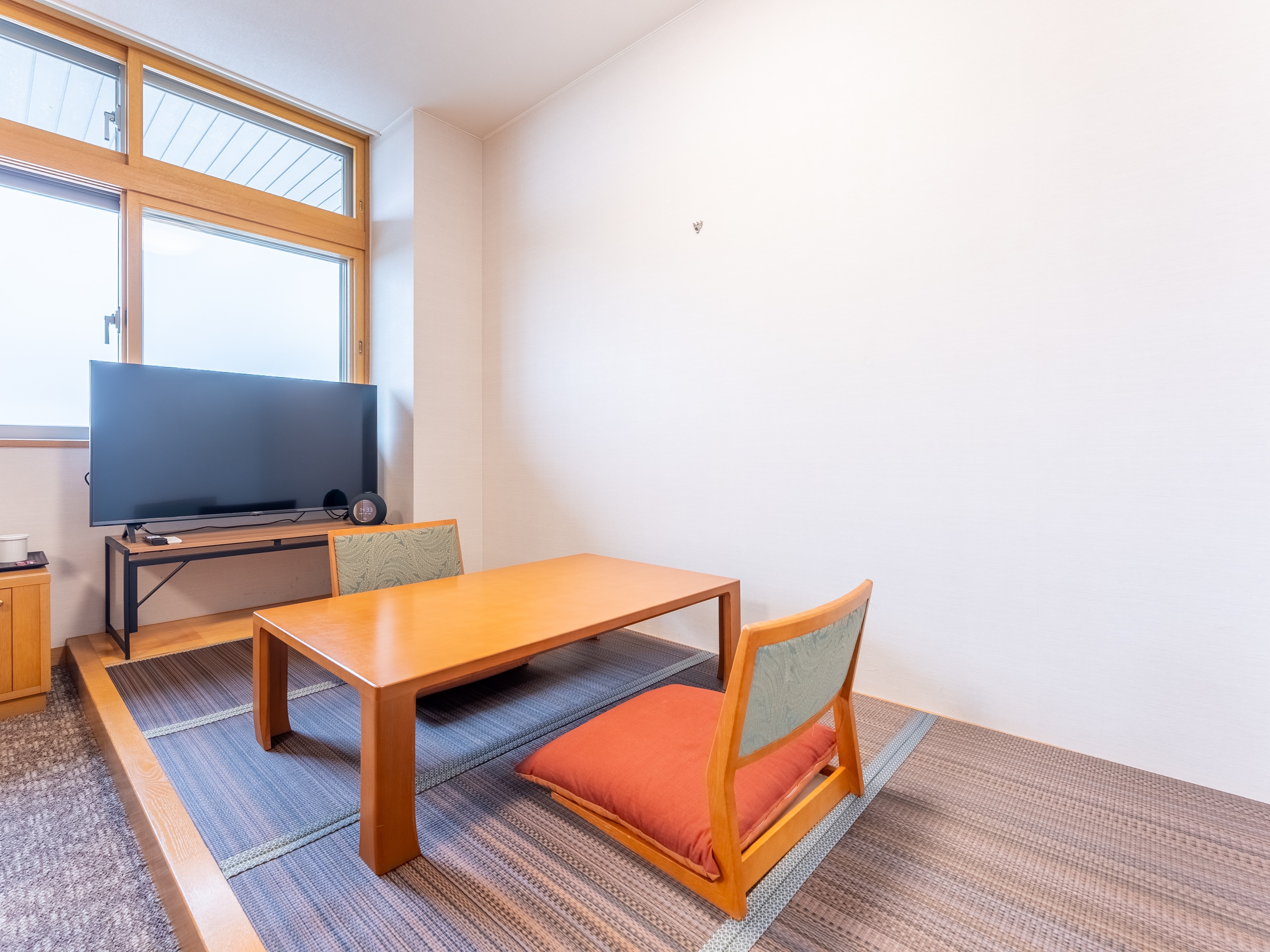 [Modern Japanese-Western room] 52 square meters Japanese-Western room with kitchen