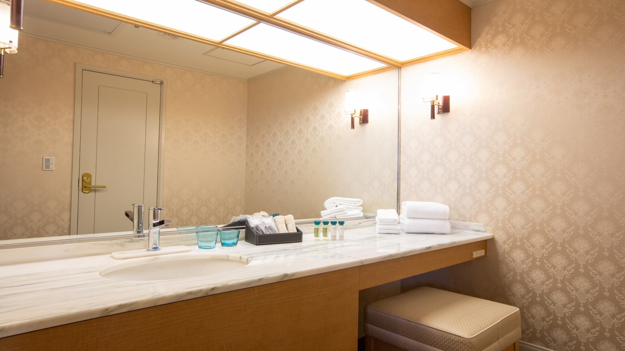 Royal Suite (112 sqm / bed width: 120 cm) Powder room