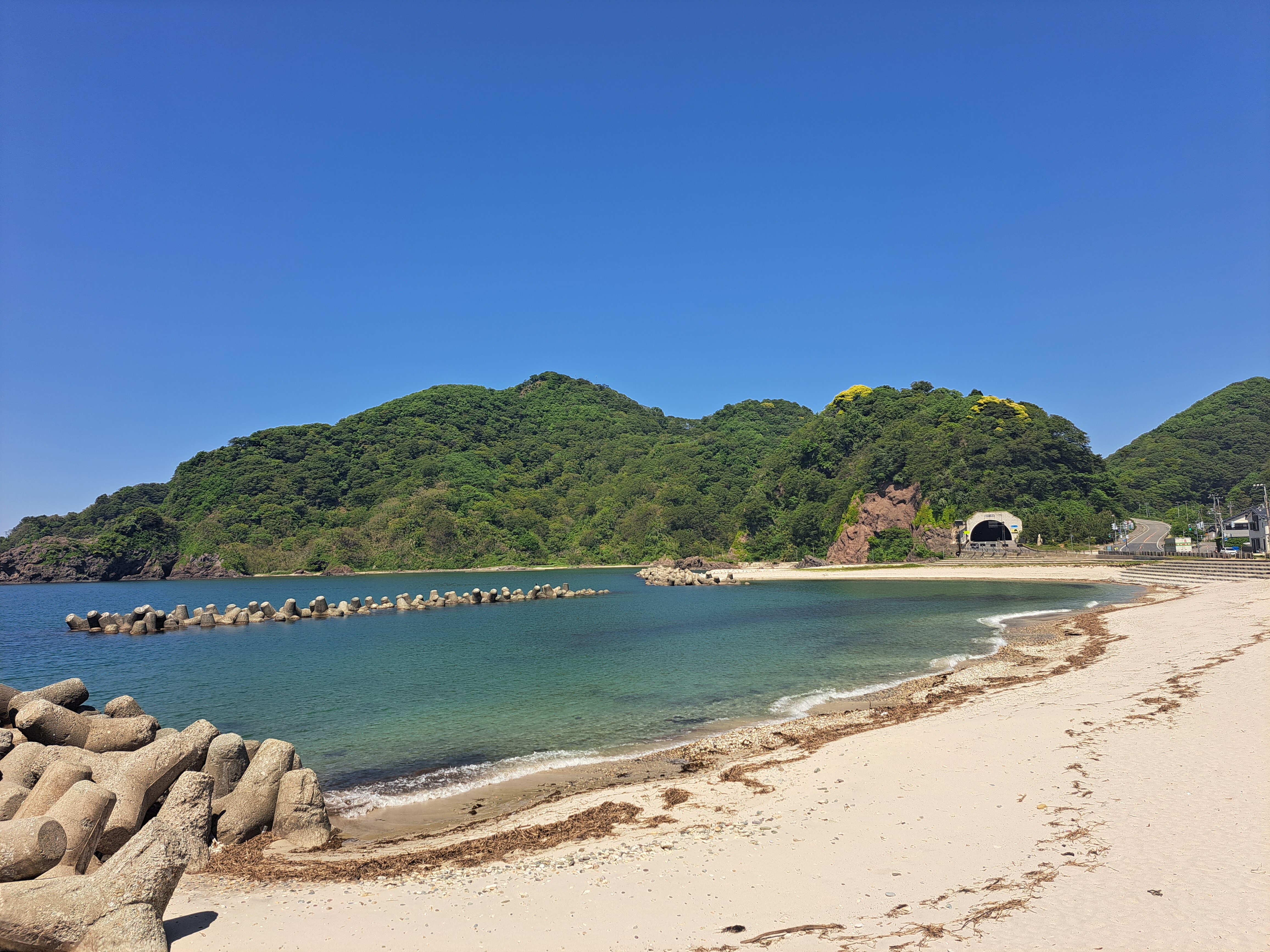 各寄海岸 (步行约15分钟)