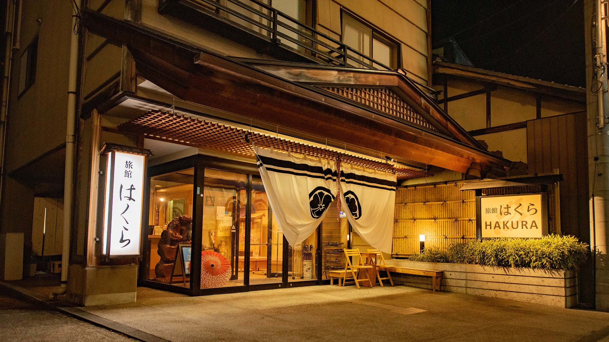 ・ Entrance scenery (night)