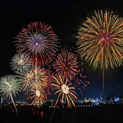 [Festival Kembang Api Musim Panas Kota Hozugawa] Nikmati malam musim panas di Kameoka (Gambar Penghargaan Ketua Kamar Dagang dan Industri Kameoka, h2505)