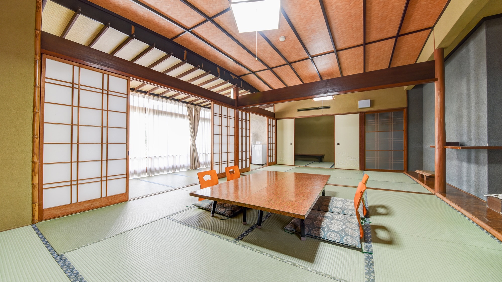 * [One example of a group Japanese-style room] We also support accommodation with a large number of family members and friends!