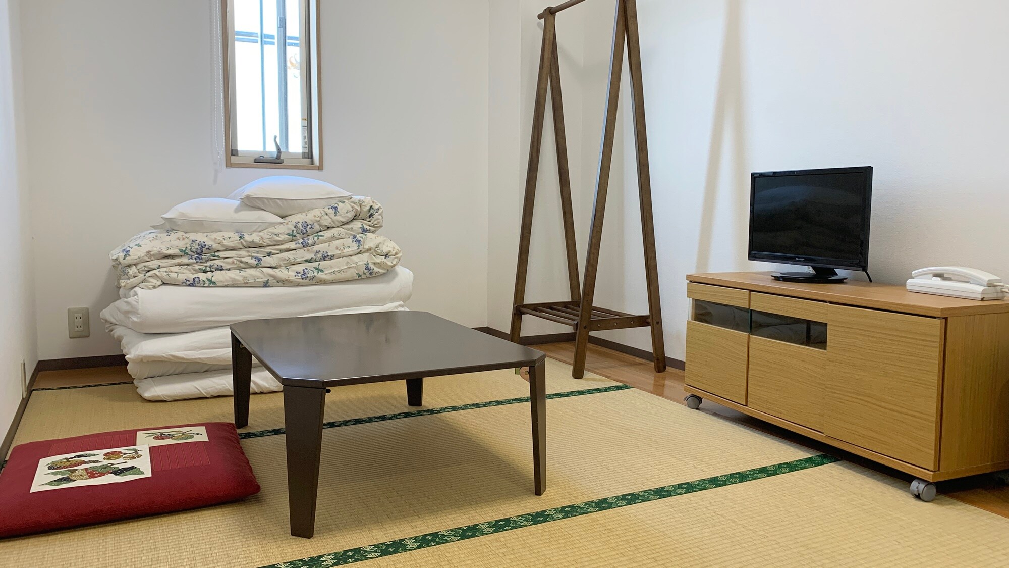 [Japanese-style room, 3 tatami mats] A compact room. Spacious enough for one person.