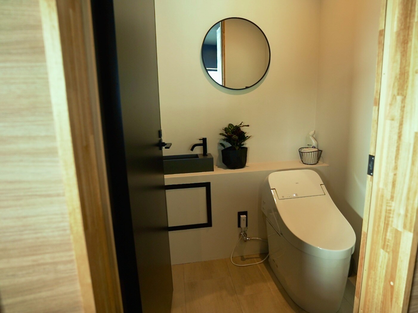 ROOM 2F (Western-style room) (Toilet)