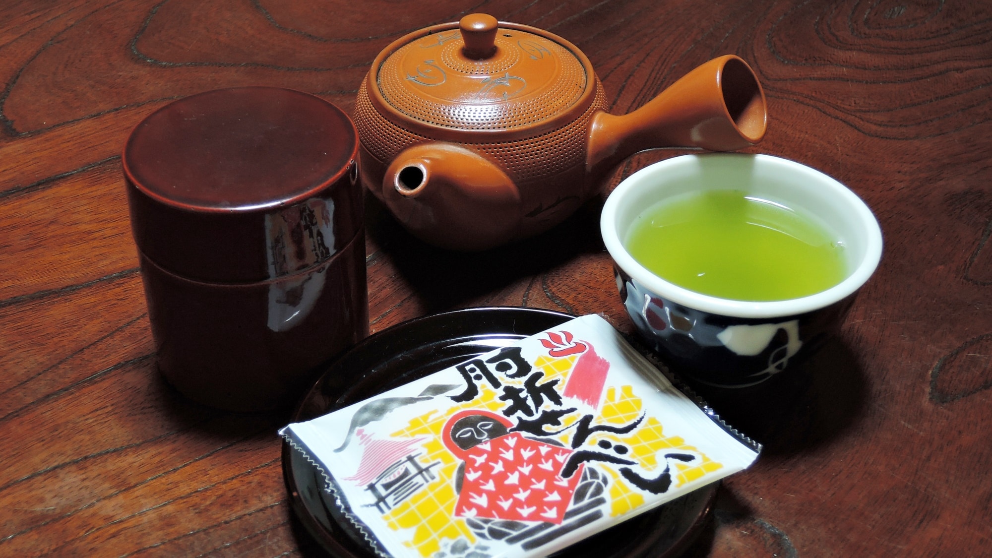 *Example of a guest room/Please enjoy the Hijiori rice crackers, a type of snack that is unique to the Hijiori Onsen area.
