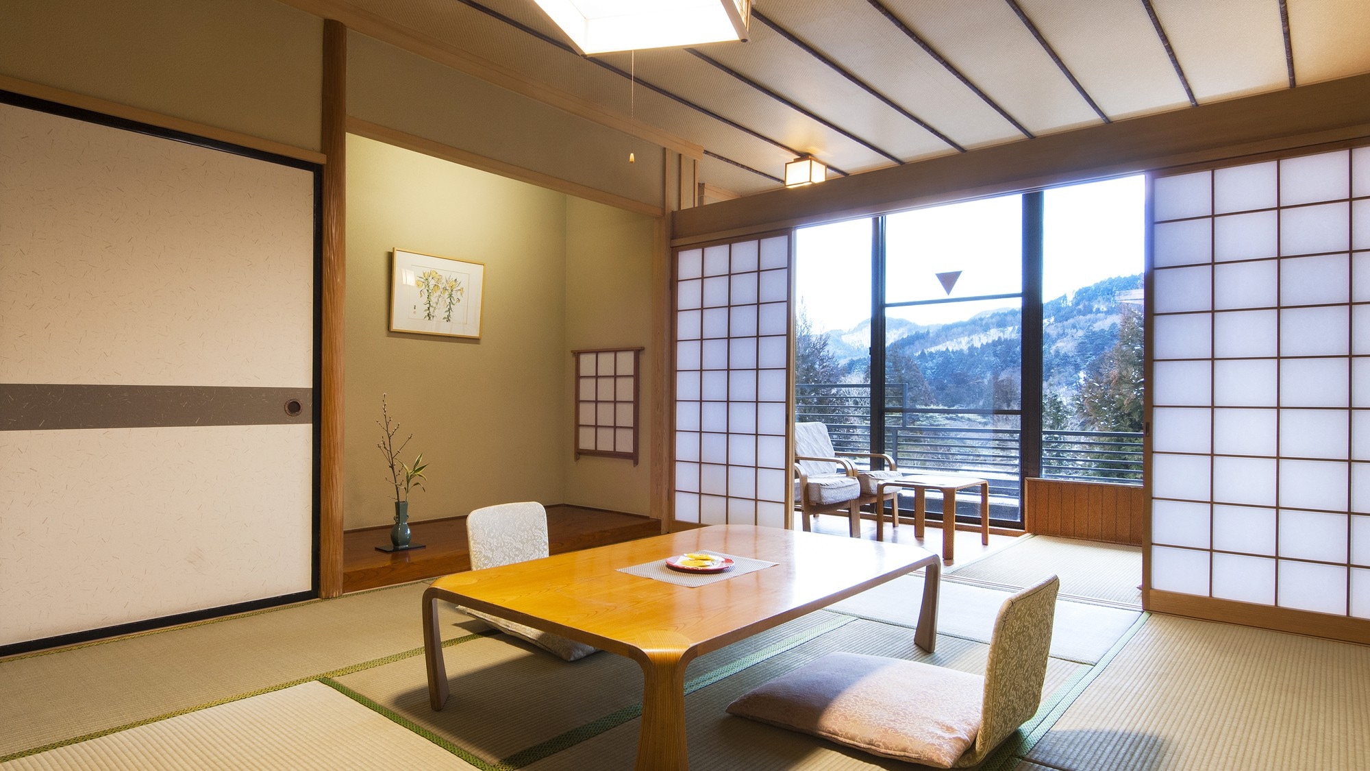 Example of guest room (Japanese-style room with 12 tatami mats) Japanese-style room with 10 tatami mats and veranda