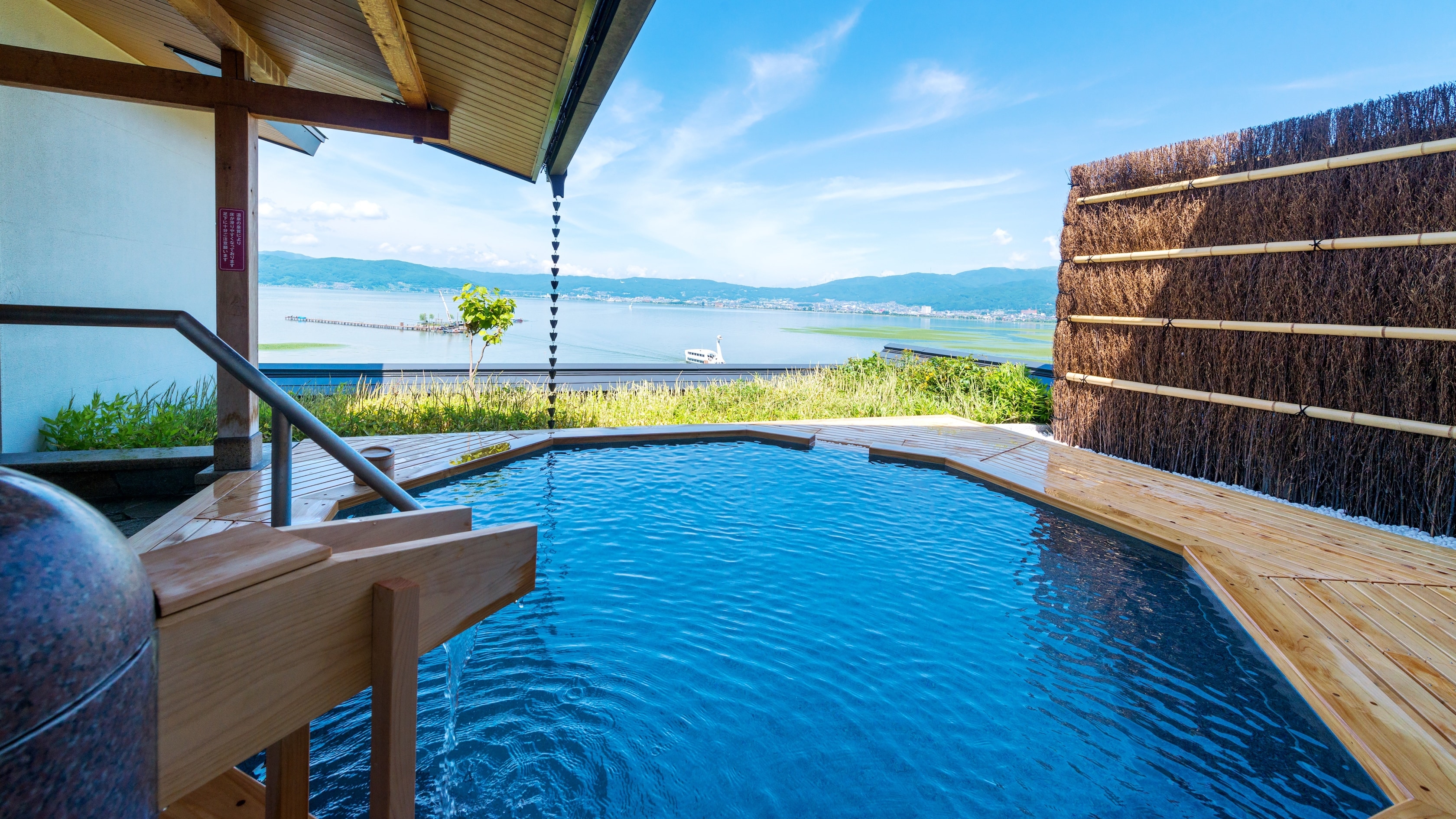 Large public bath "Kocho-no-yu" open-air bath (Shiro-no-izumi)