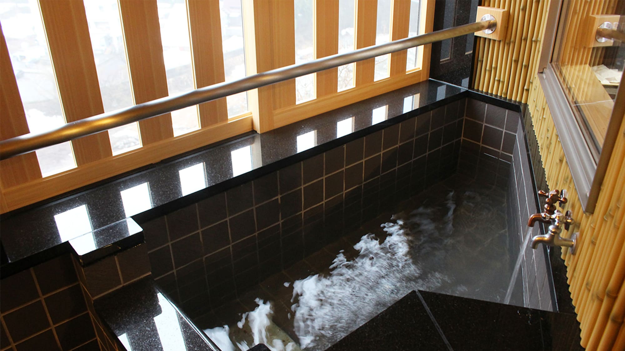 Opened in February 2022 Guest room with open-air bath [Ryusui]