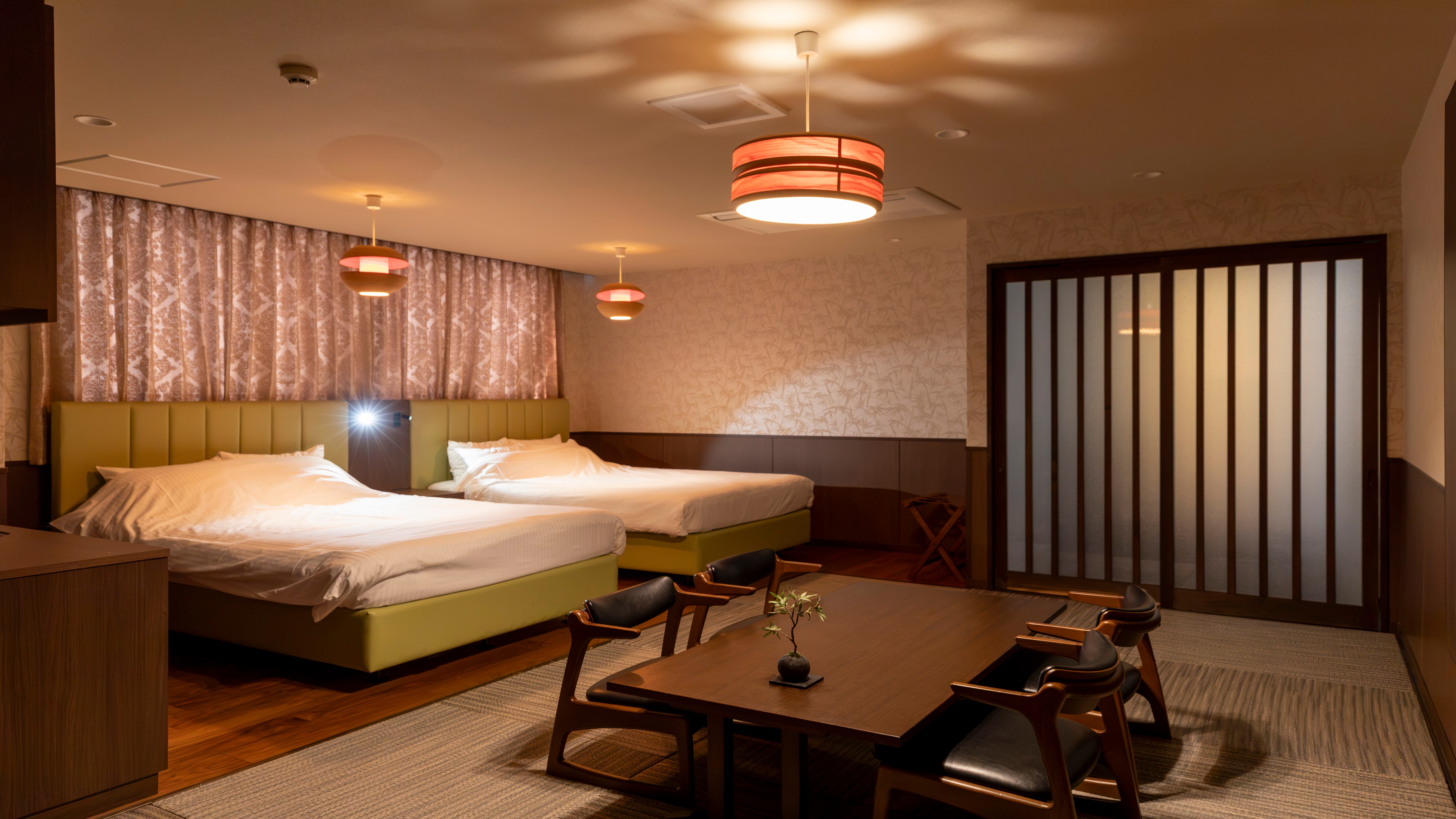 [Suite Room with Japanese-style Bath, 2nd Floor - K] Japanese-Western style twin bedroom (2nd floor) 45㎡