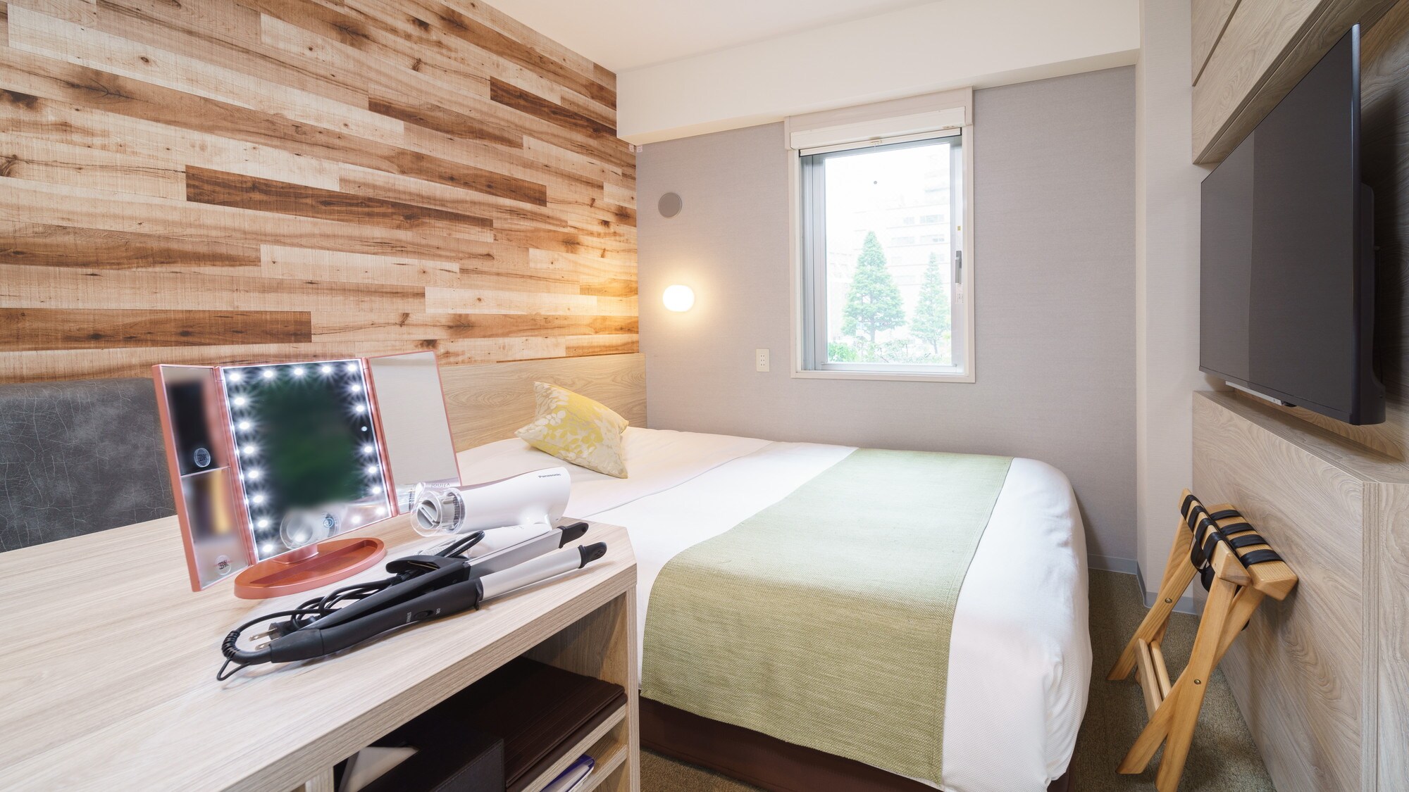 The ladies' room is packed with services that consider women's beauty and health.