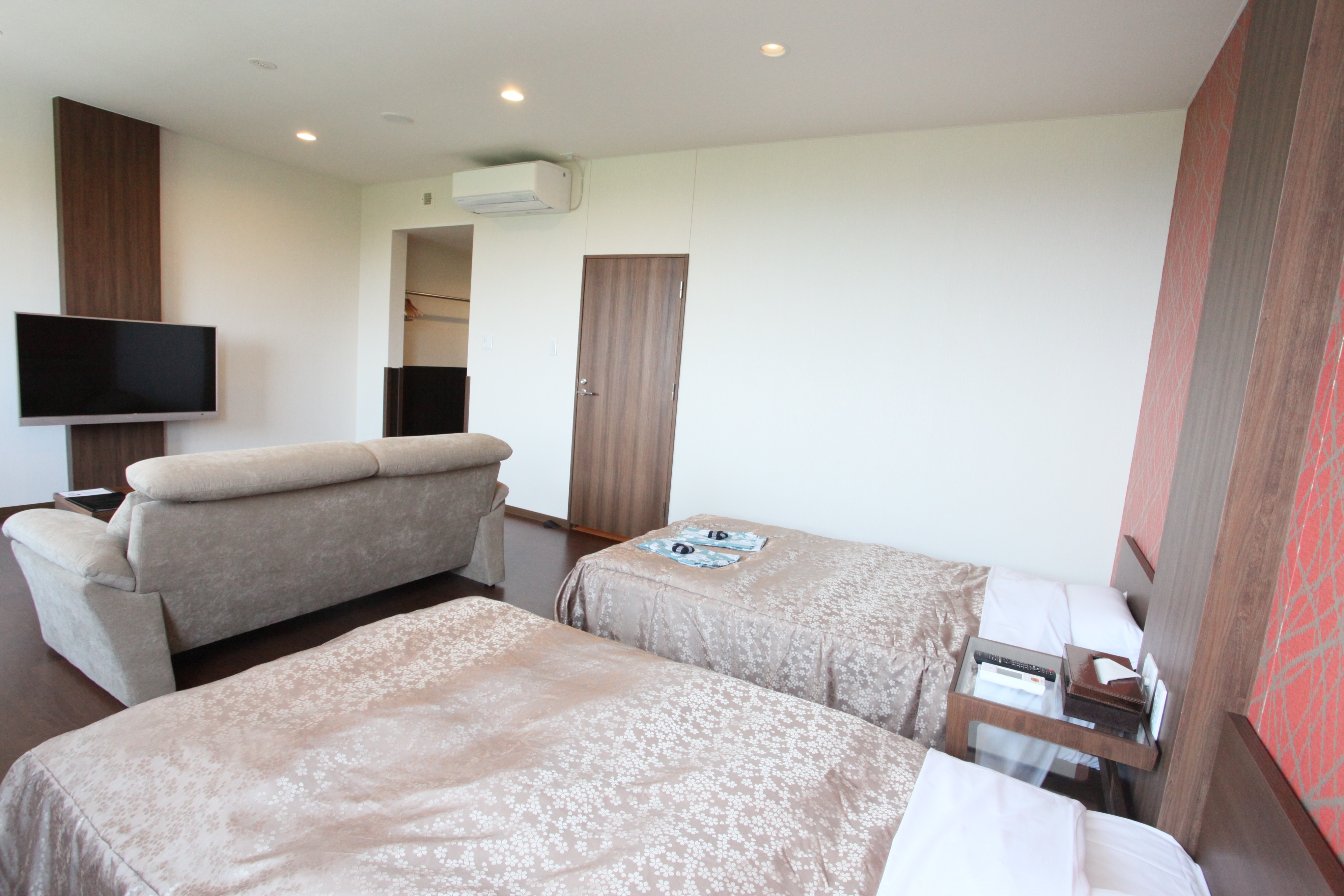 Deluxe room 2