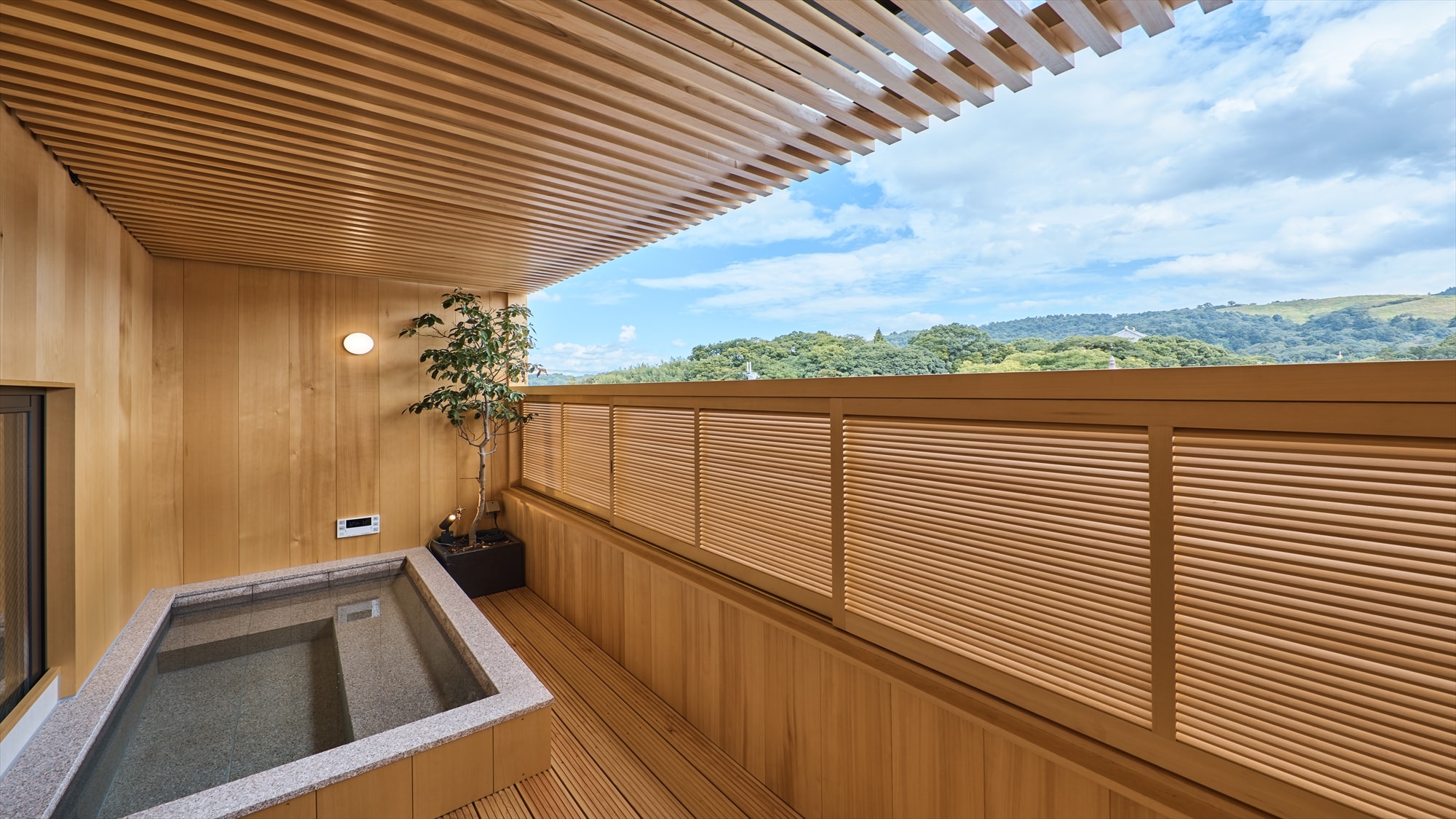  [Room 307, tree ~moku~] Open-air bath with a view of Todaiji Temple and Mt. Wakakusa