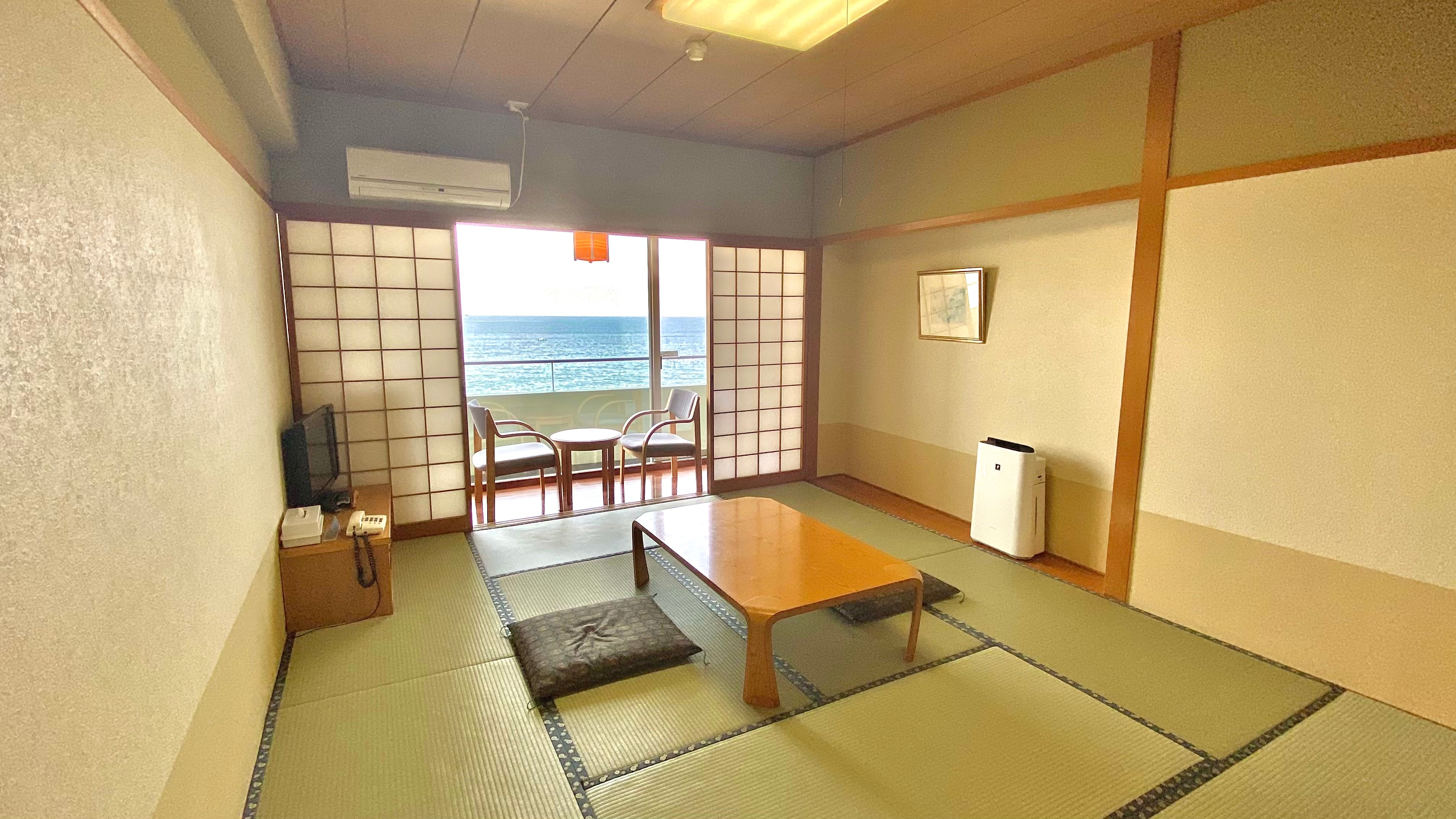 [Japanese-style room 10 tatami mats] All rooms have an ocean view overlooking Ise Bay (with toilet with washing machine, no bath)