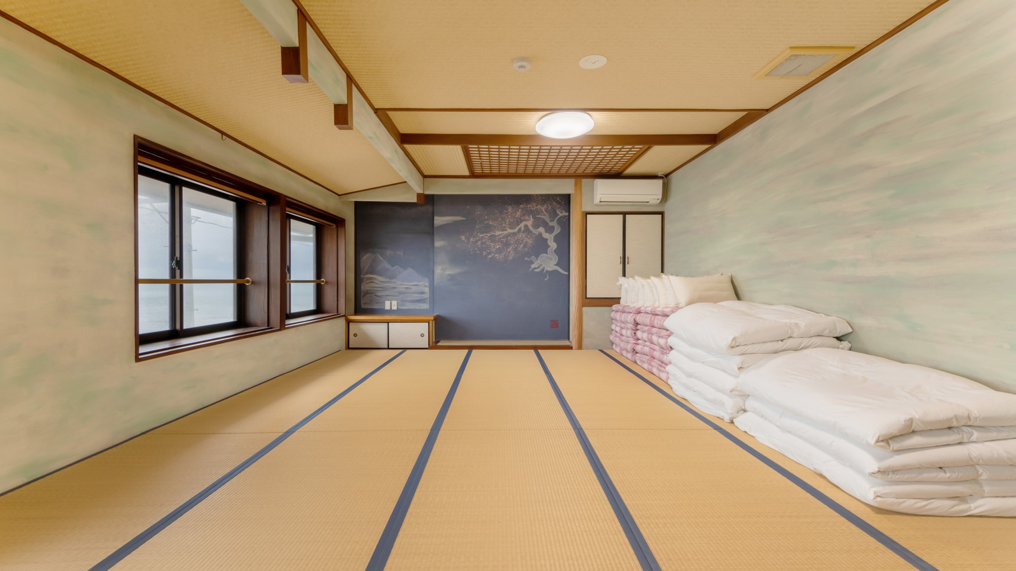 *Genkai (ruangan bergaya Jepang, 20 tikar tatami) - Dapat menampung hingga 8 orang
