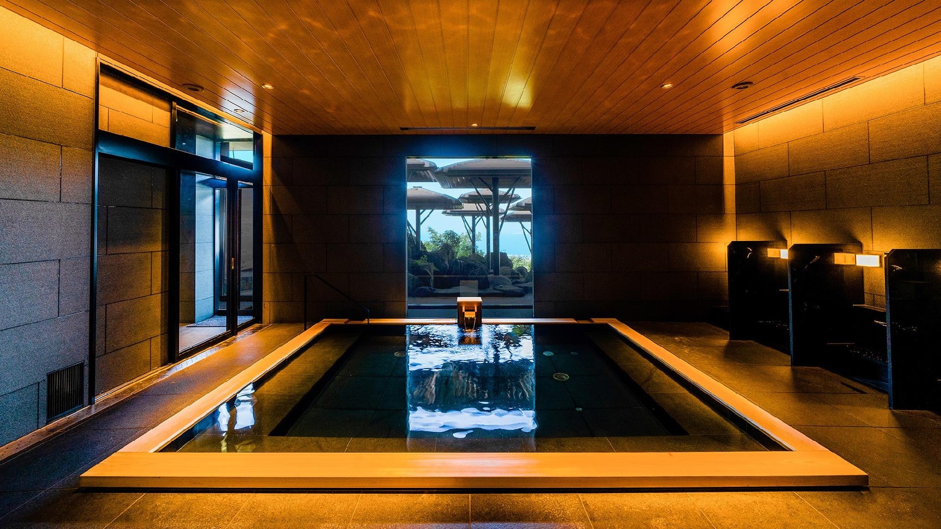 Hinoki indoor bath (hot spring)