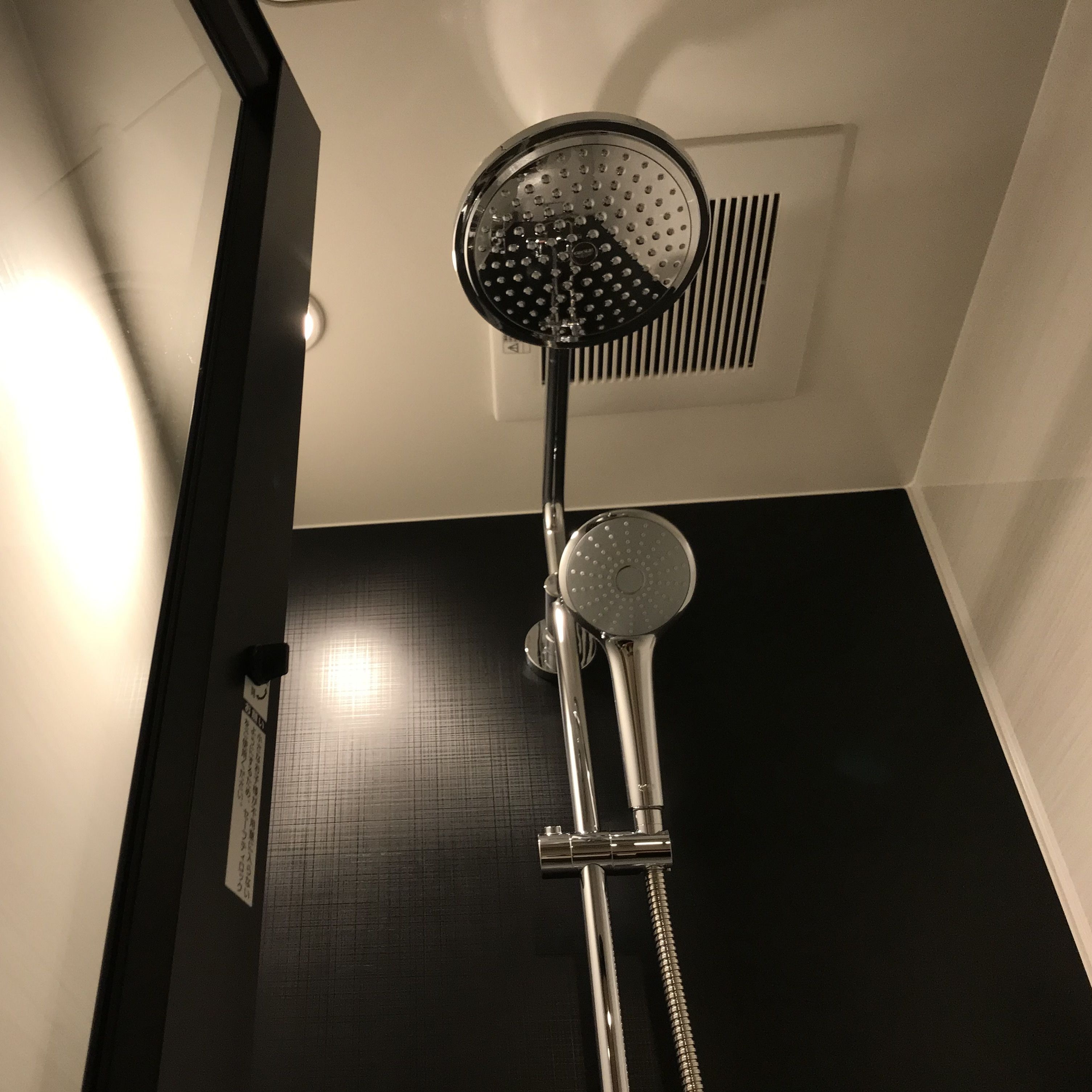 [Tiga] Mandi