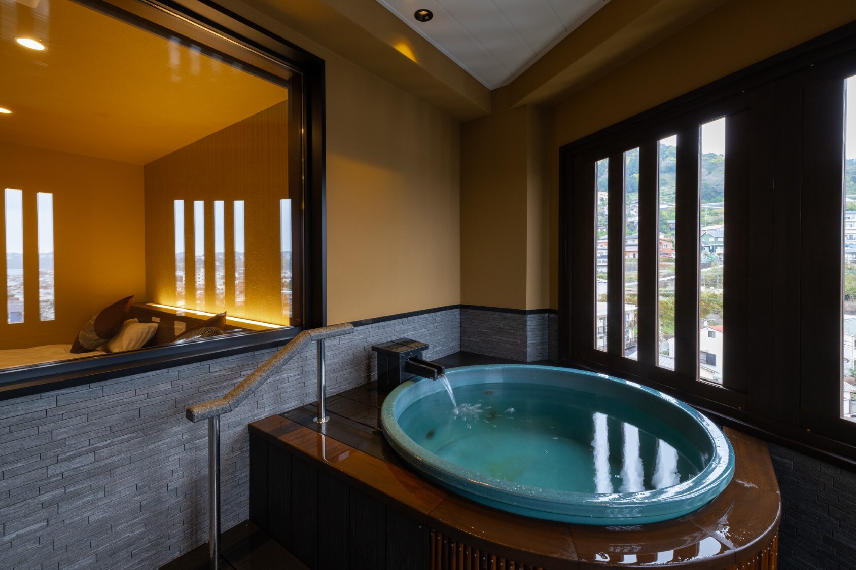 A modern Japanese-Western style room with an open-air bath♪ An open-air bath in the guest room featuring the "Awabeni Fuji" flower♪