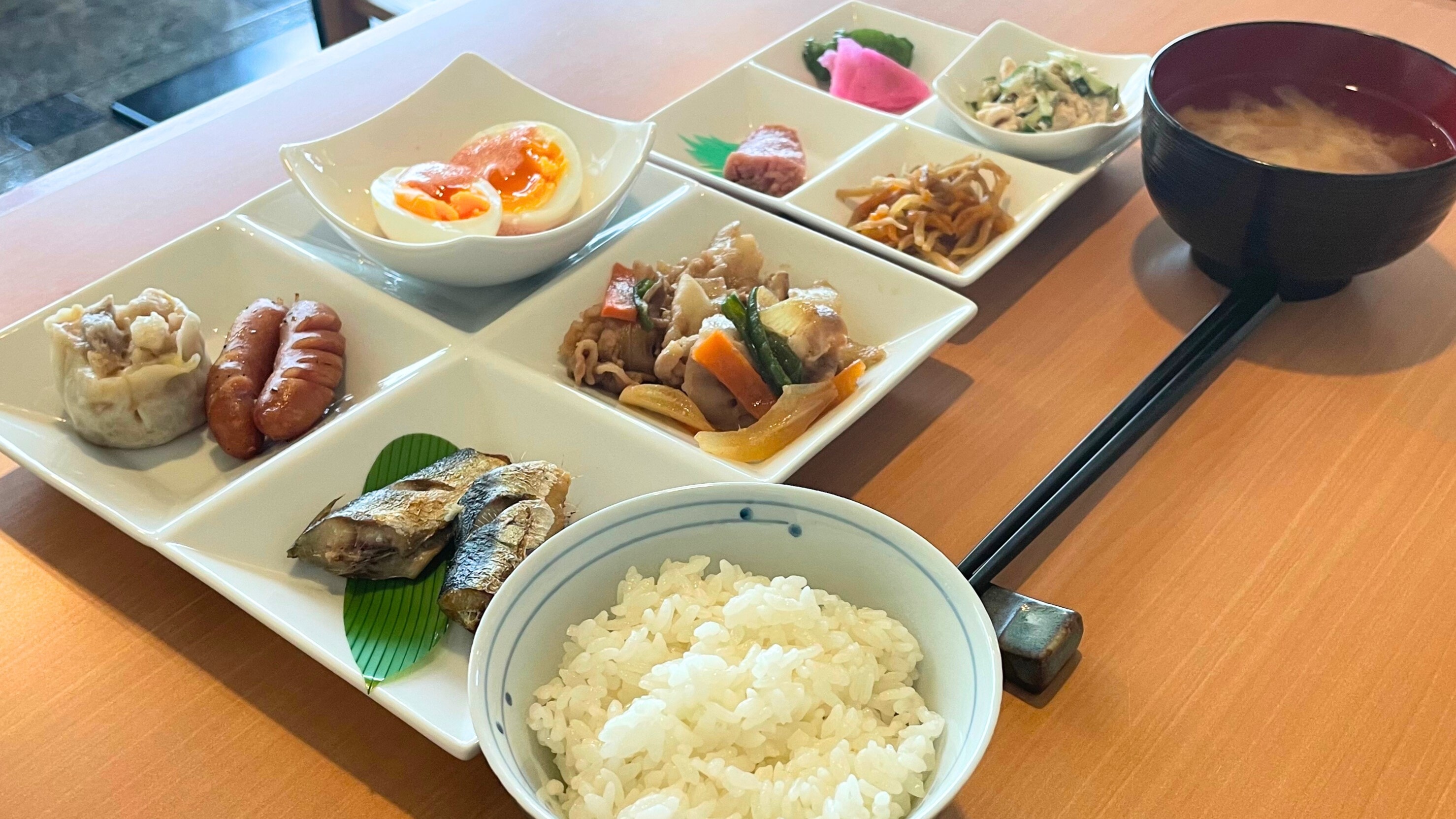 ◆ 早晨提供豐富多彩的「日式早餐」（範例）