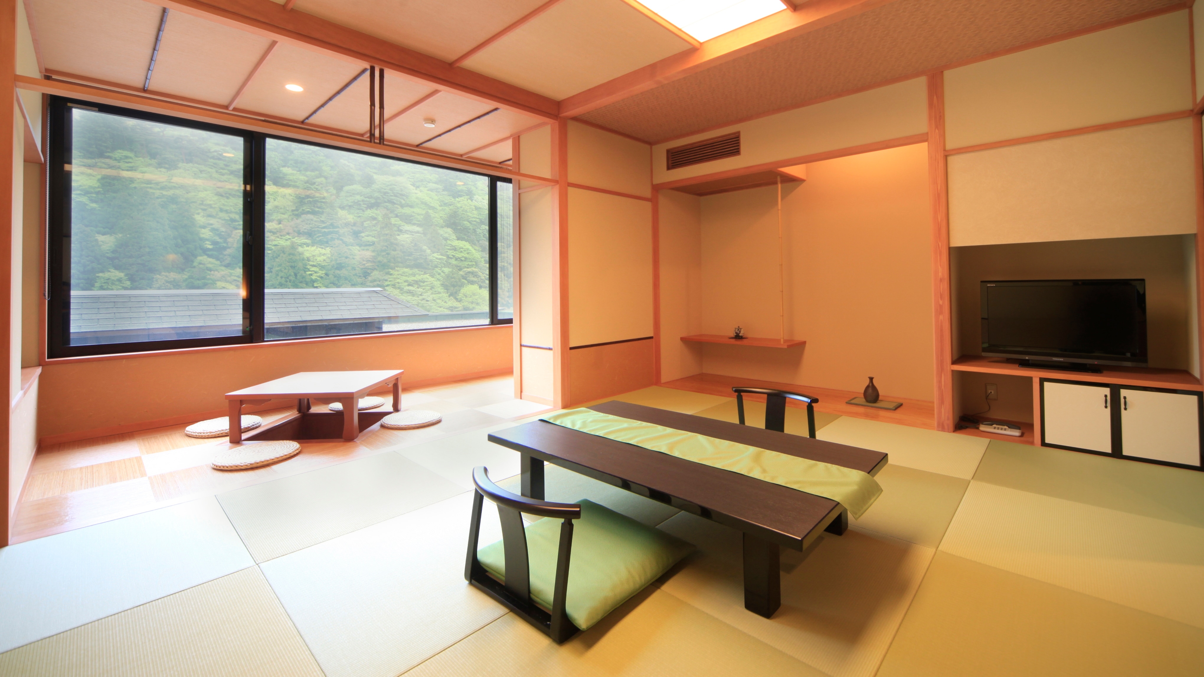Concept room / 10 tatami + bed 60 square meters / Free refrigerator