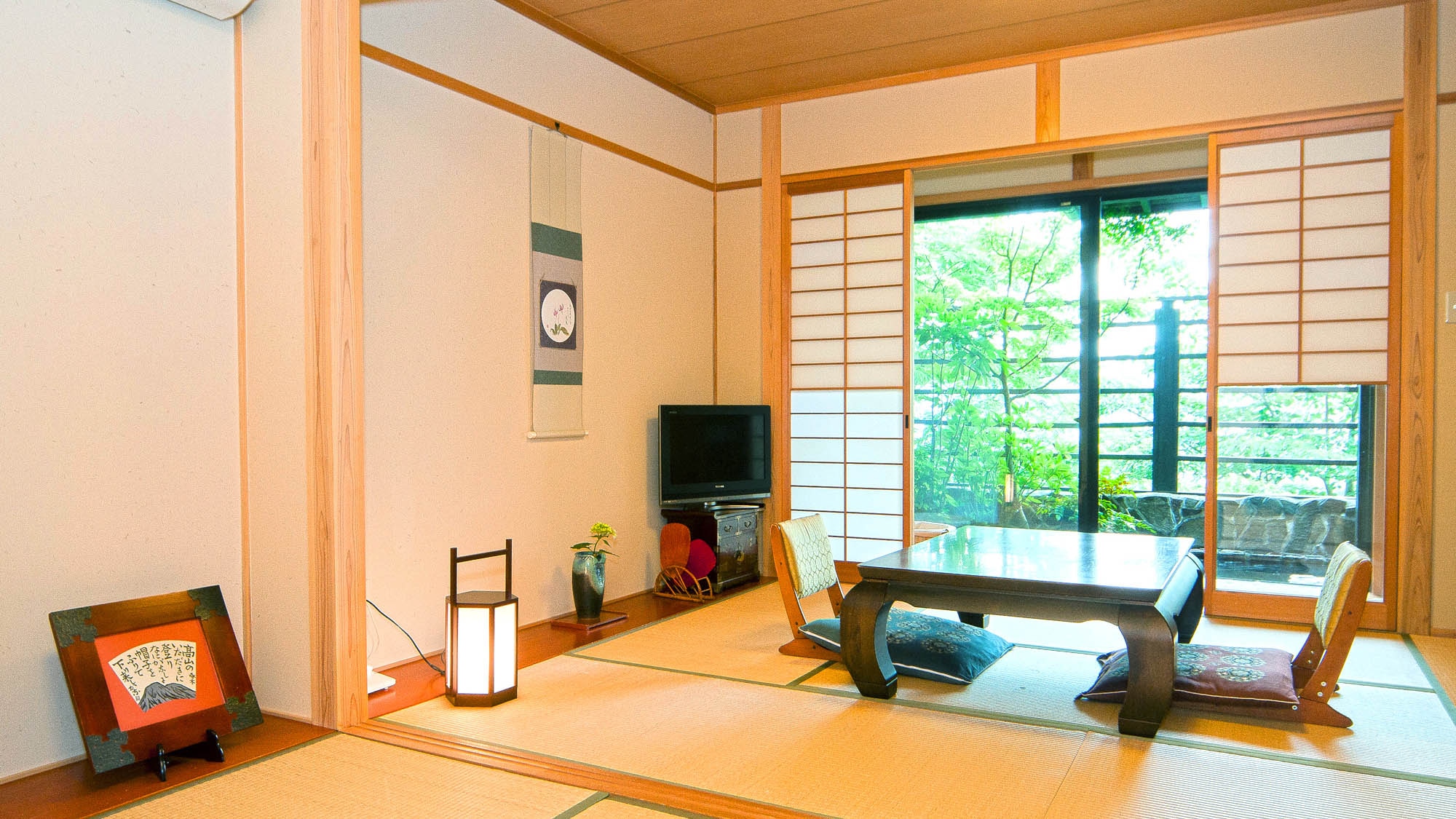 ・＜客室イメージ＞窓から優しい光が差し込むお部屋です