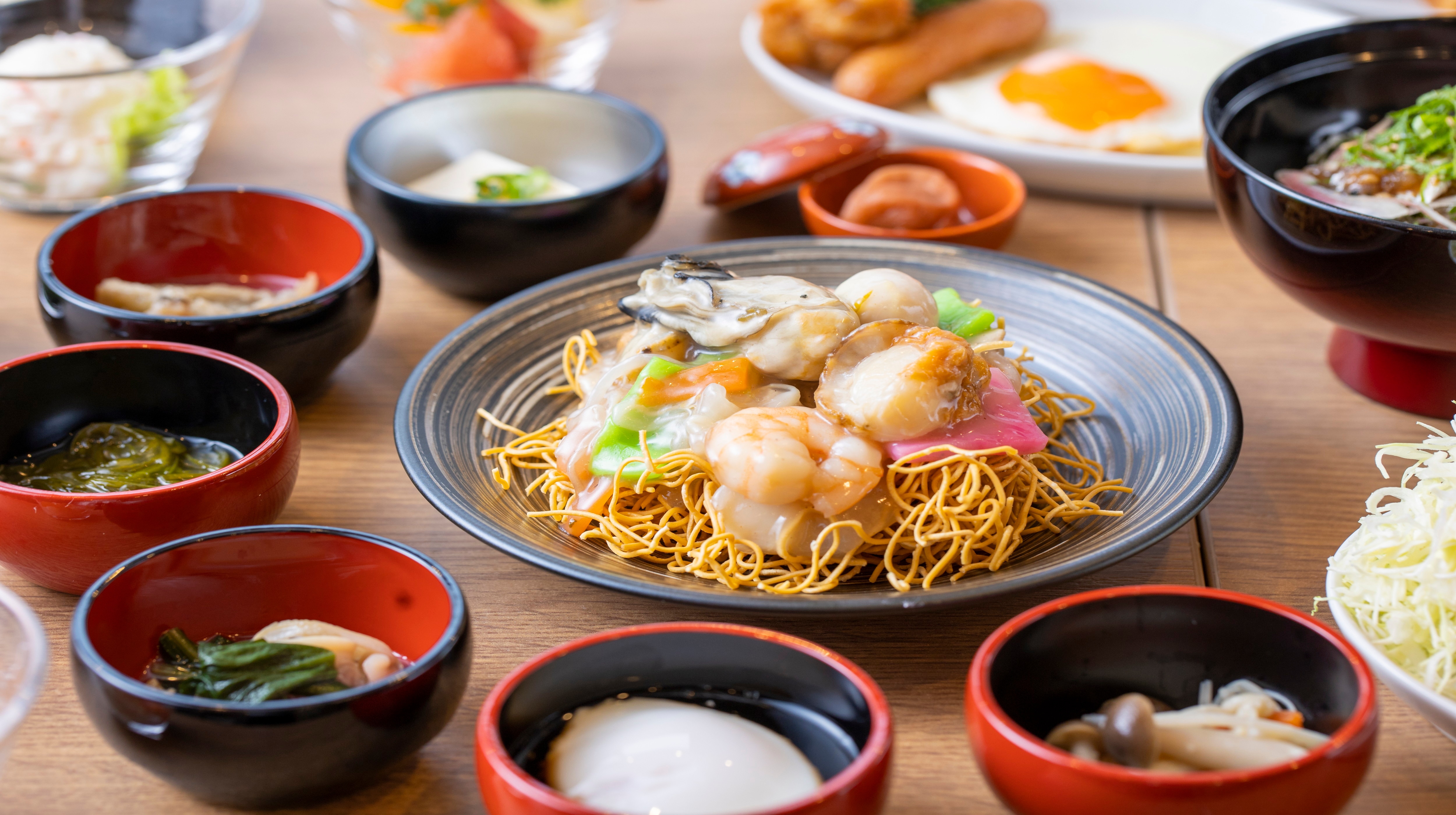 [Breakfast] ◆ Local "Sara udon" and small bowl ◆